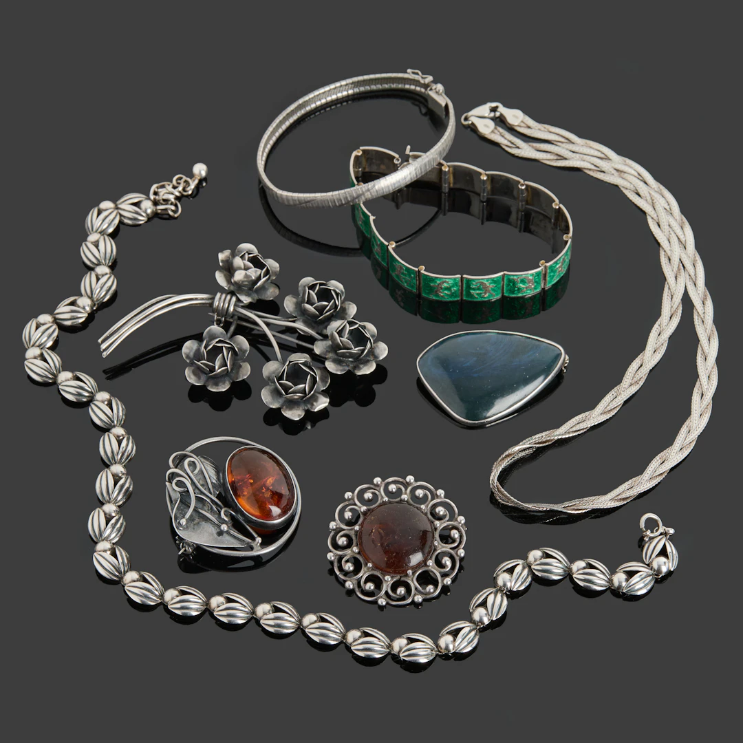 SILVERSMYCKEN, 8 delar, armband, halsband, broscher.