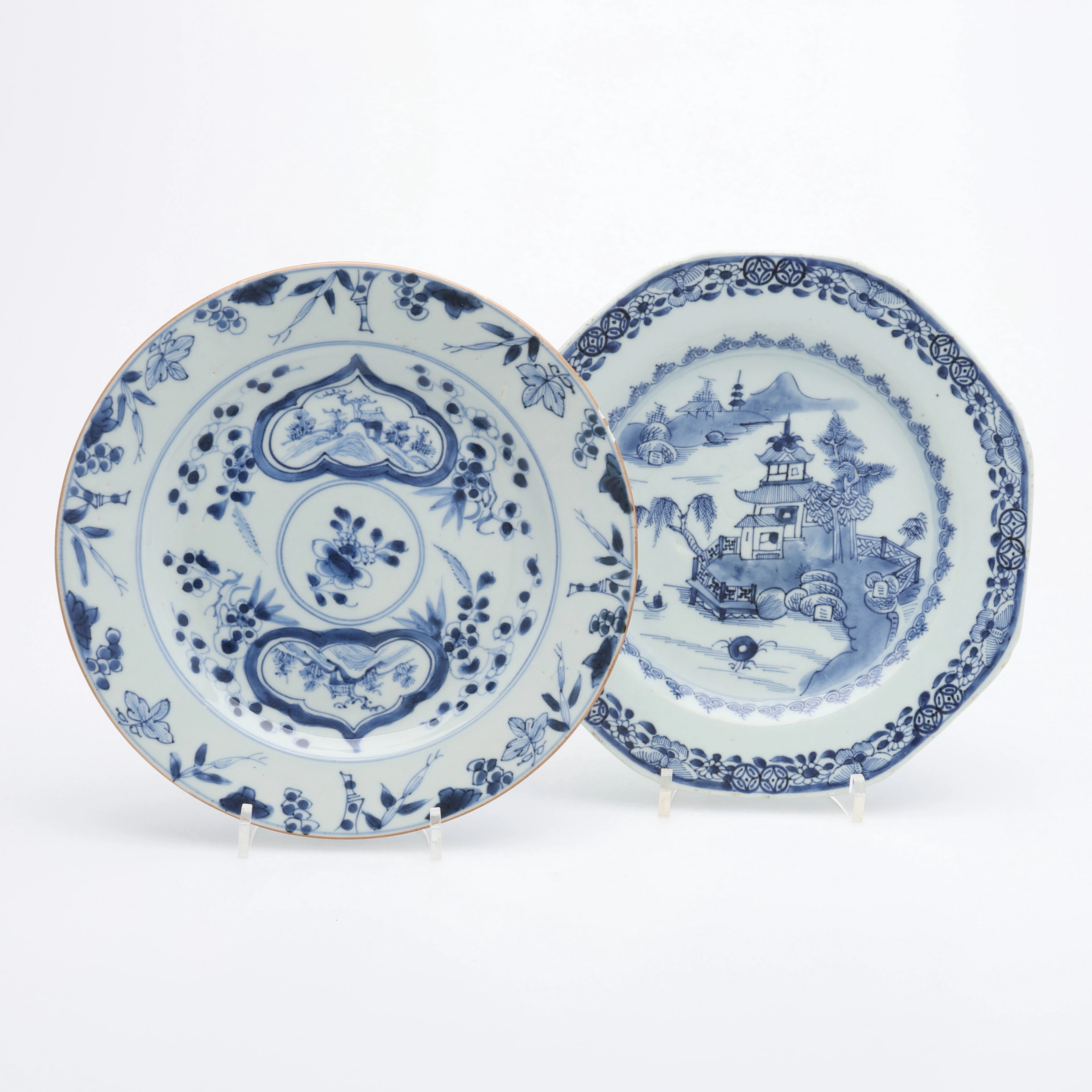 TALLRIKAR, 2 ST, Kina, porslin med koboltblå måleri, Qianlong (1736-1795).