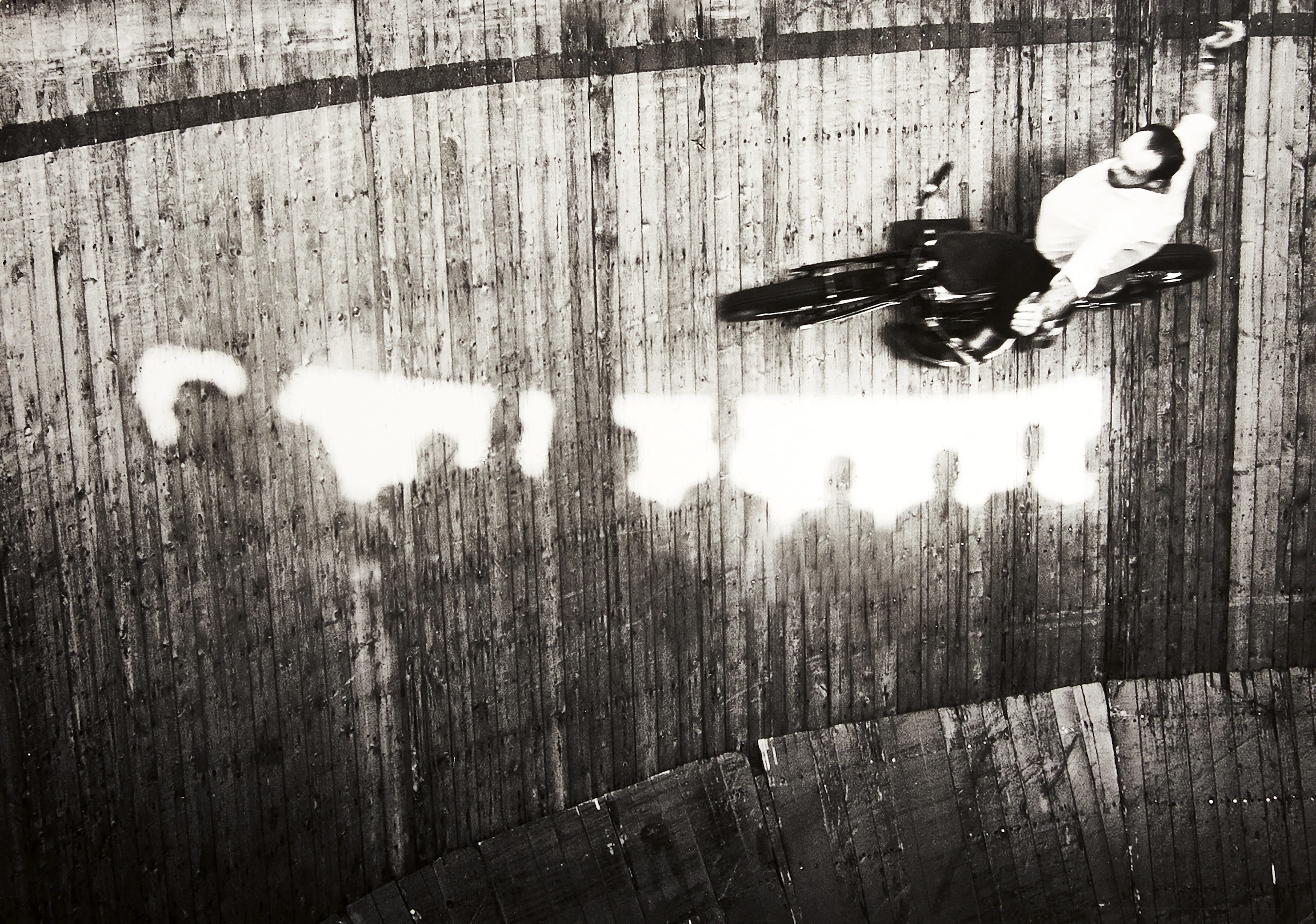 GÖRAN BROBERG. "The Hives The Monochrome Chronicle", The wall of death