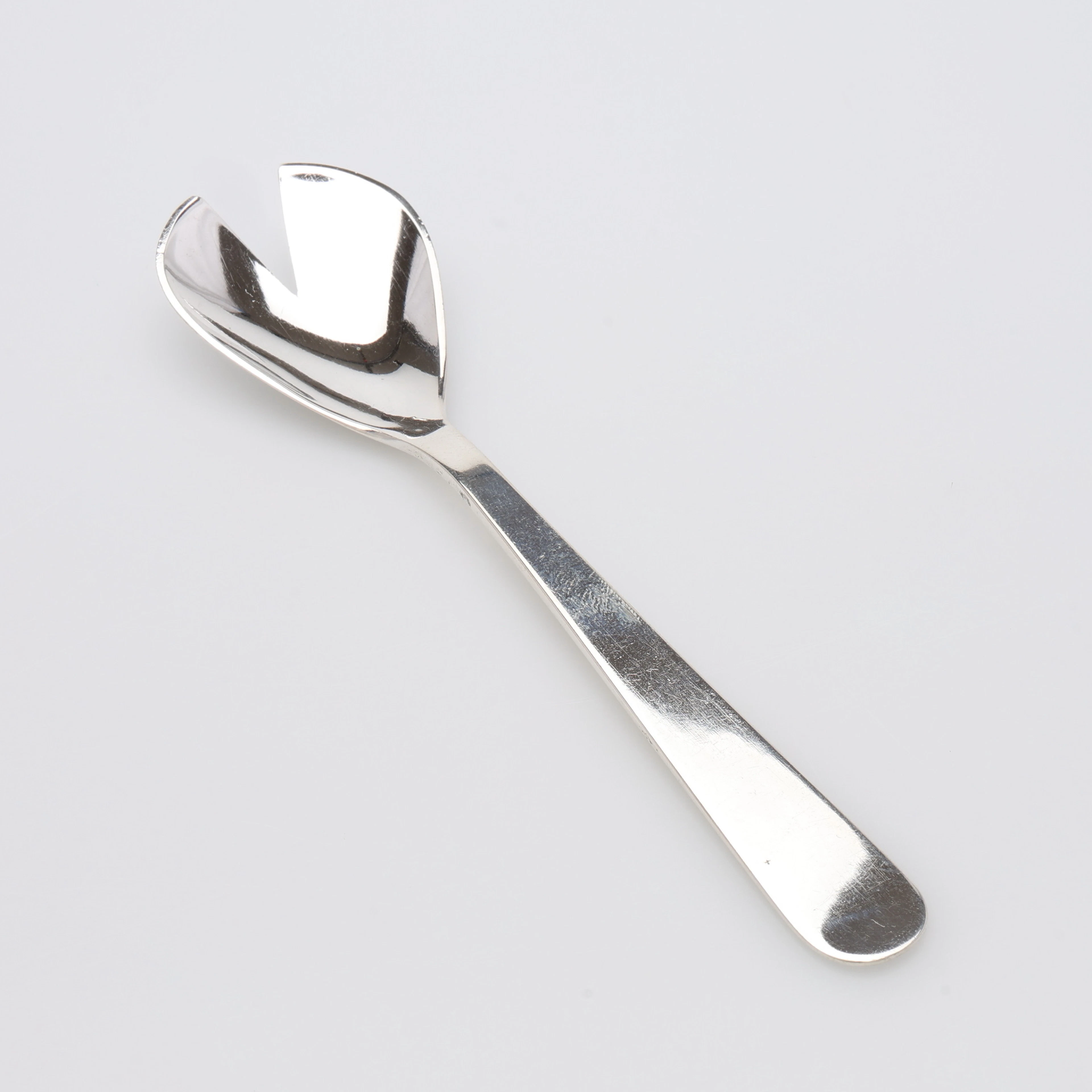WIWEN NILSSON. OSTRONSKED, STERLINGSILVER, STÄMPELSIGNERAD, LUND, 1955.