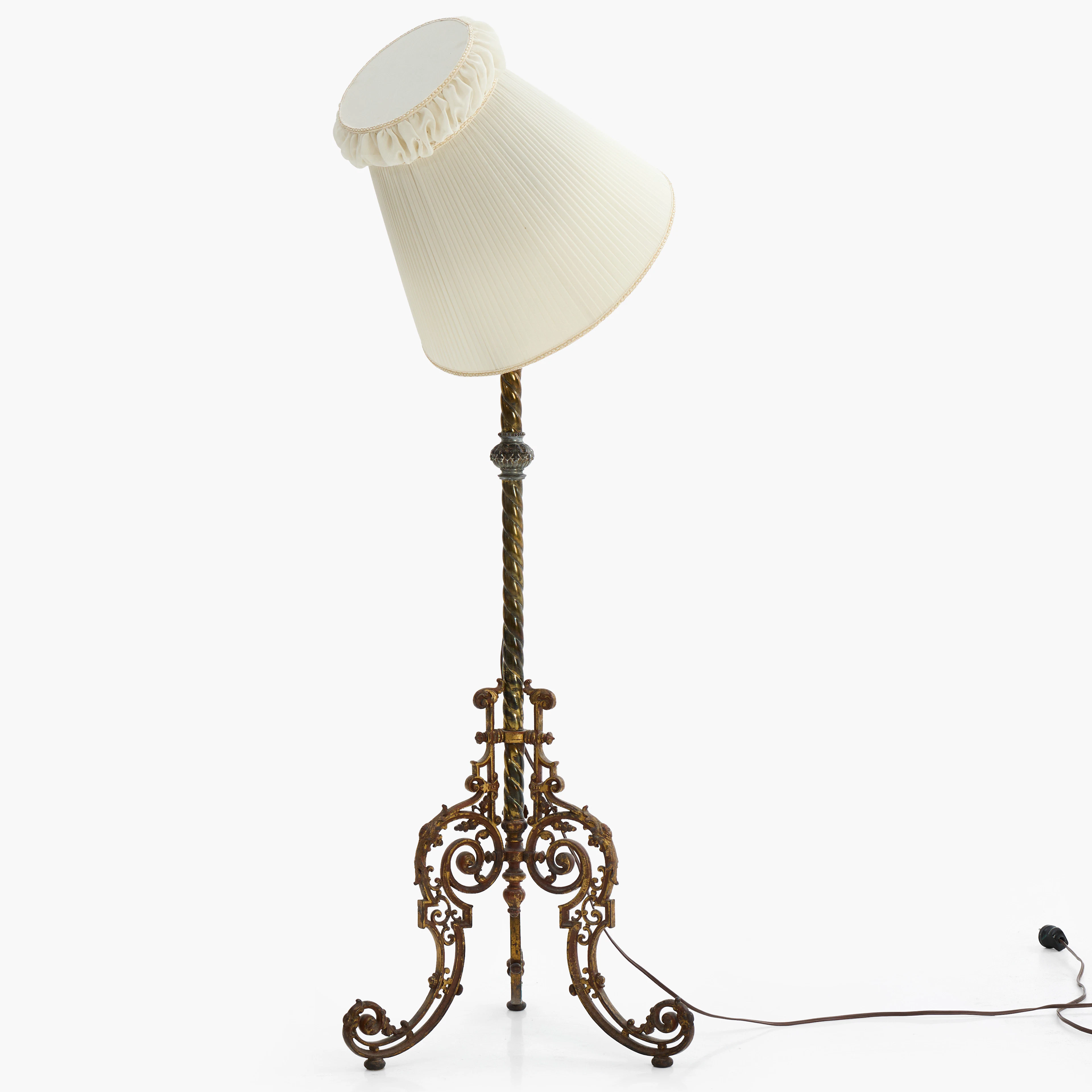 FOTOGENLAMPA, golvlampa, gjutjärn och mässing.