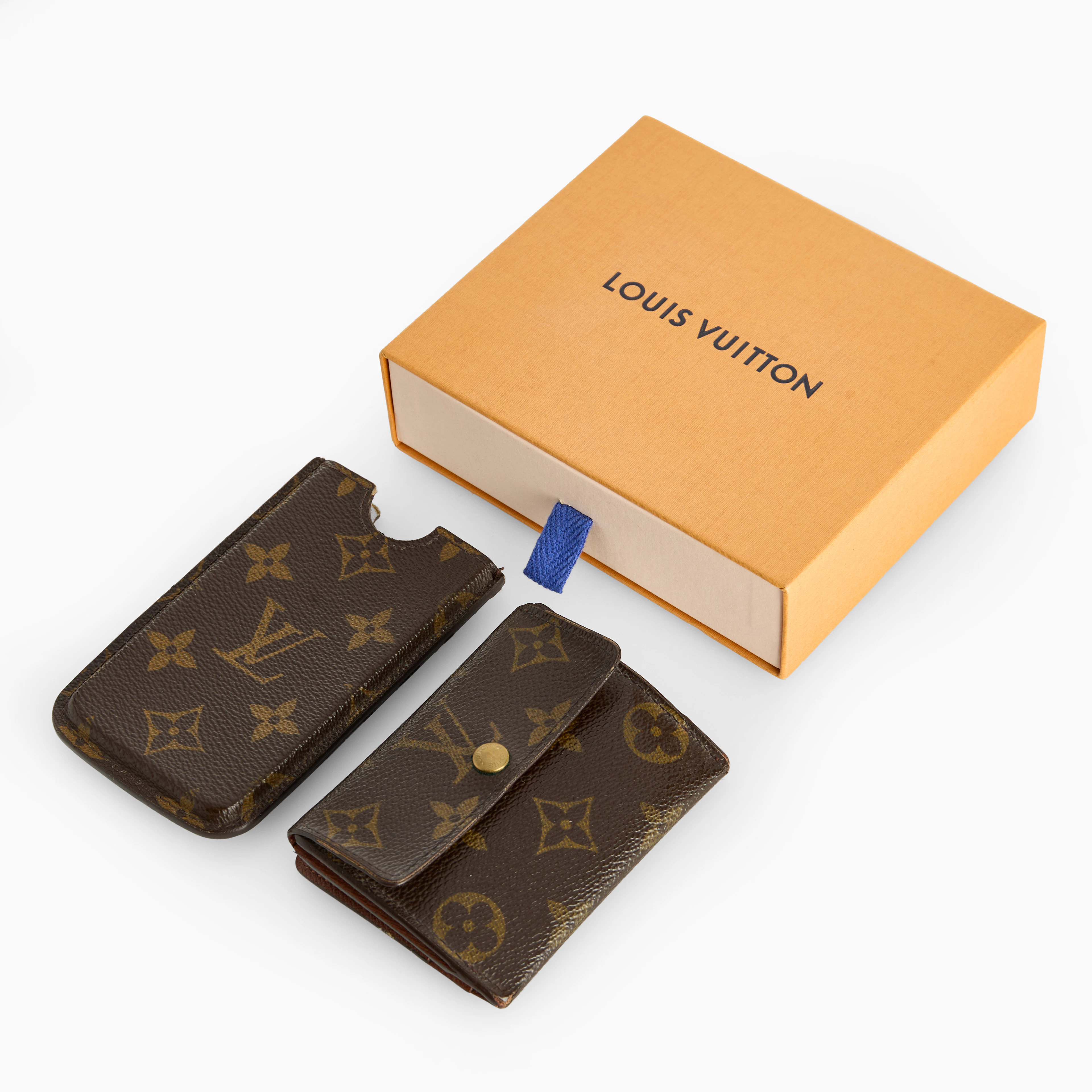 LOUIS VUITTON, plånbok samt fodral för mobiltelefon, monogramcanvas.