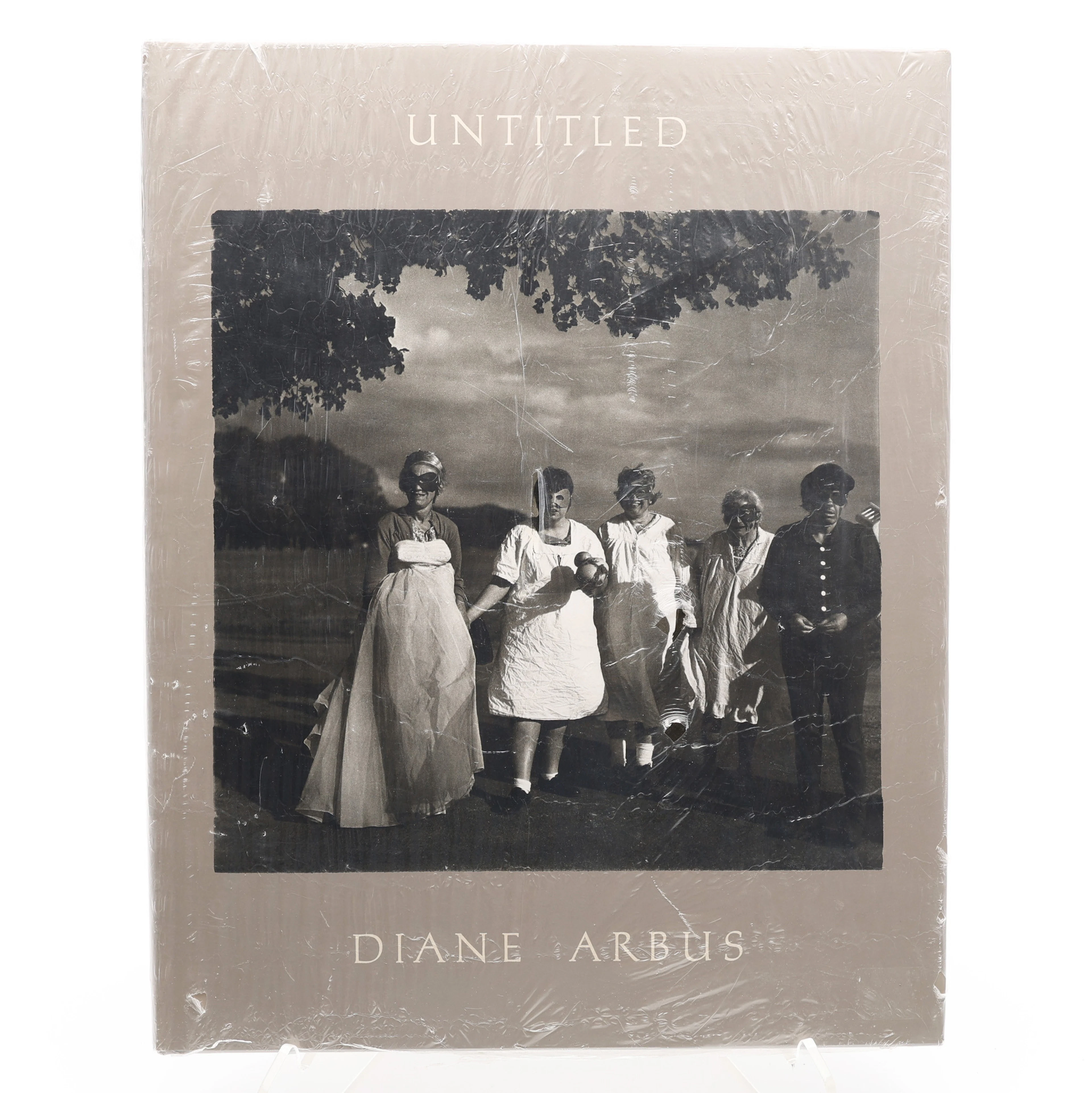 FOTO. DEN AMERIKANSKE FOTOGRAFEN DIANE ARBUS "UNTITLED" I FÖRSTA UPPLAGAN