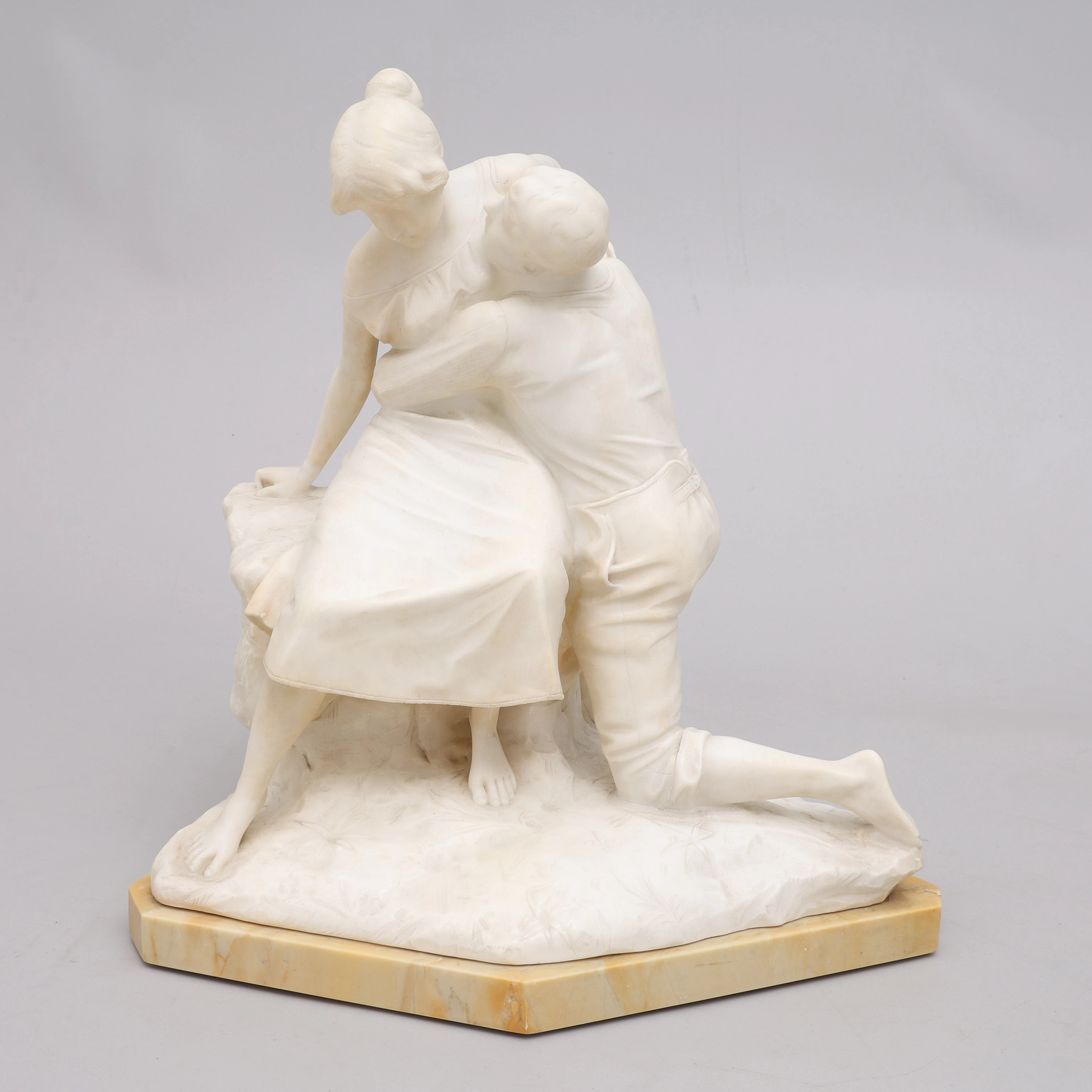 ERNST SEGER, (1868-1939), "Liebeswerben", skulpterad i alabaster med