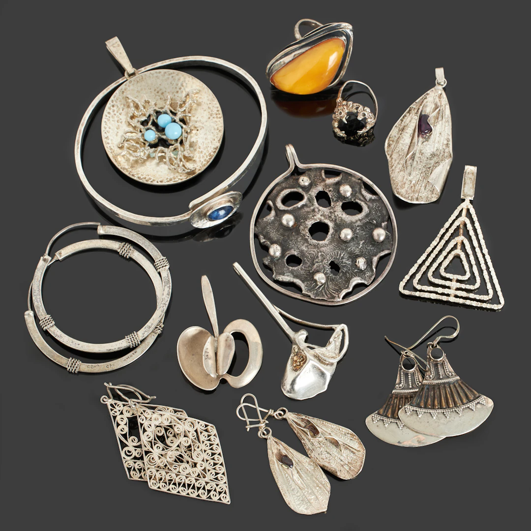 SILVERSMYCKEN, 13 delar, hängen, örhängen, armring, ringar.