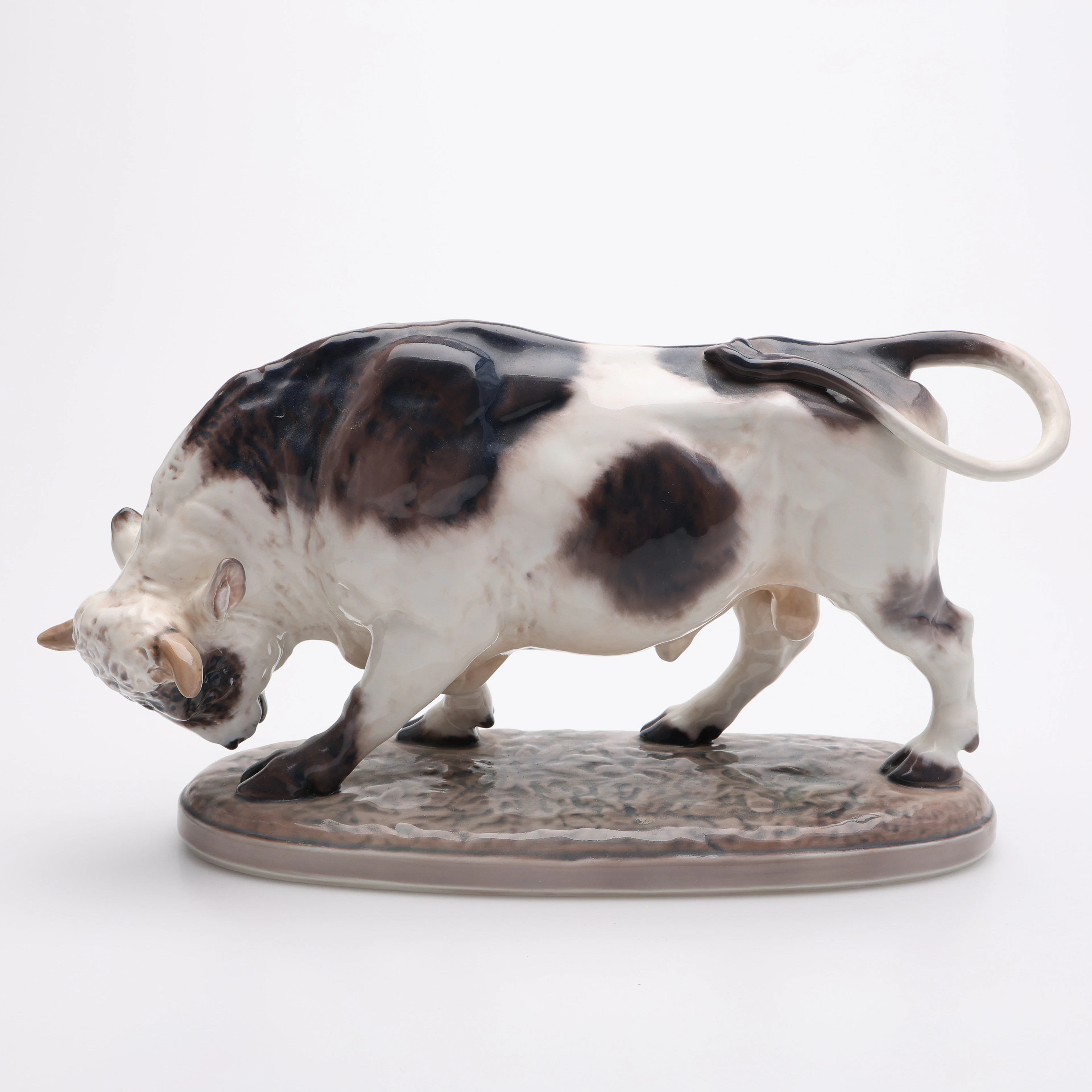 FIGUR, DAHL JENSEN, "TYR STOR", porslin, nr. 1264.
