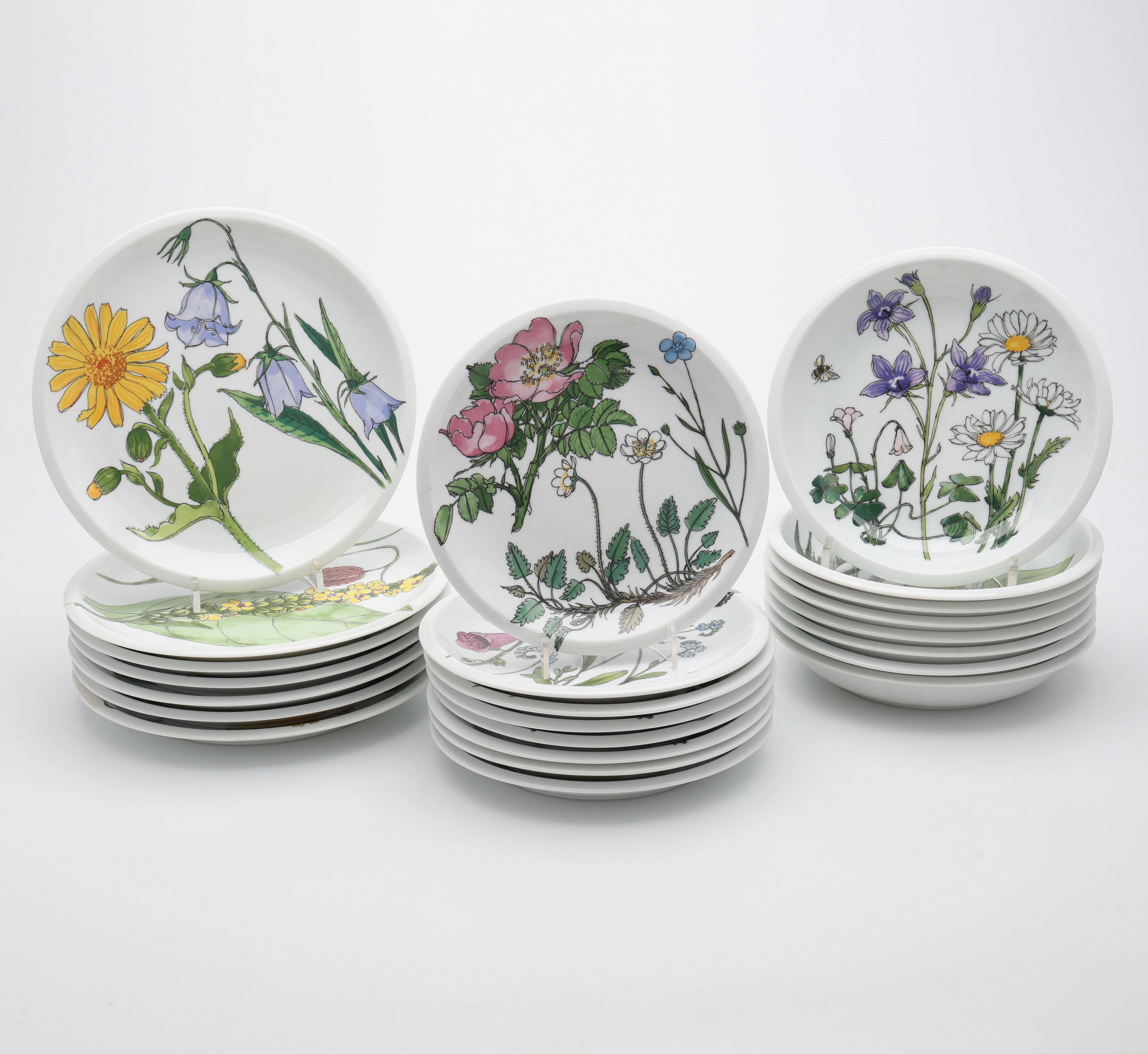 MARGUERITE WALFRIDSON. SERVISDELAR, 23 STYCKEN, "MIDSOMMAR", IKEA.