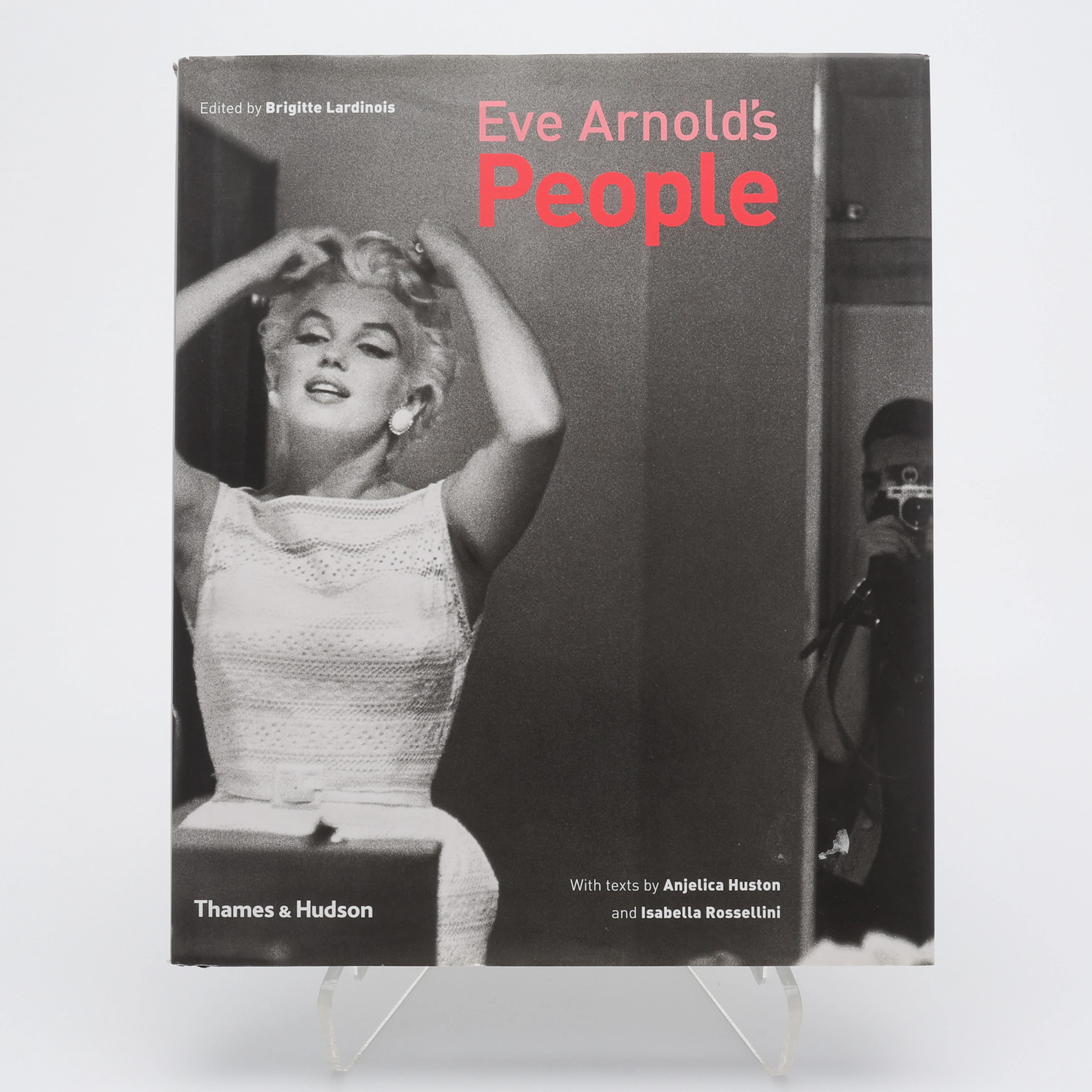 FOTO. DEN AMERIKANSKA MAGNUM-FOTOGRAFEN EVE ARNOLD'S PEOPLE 2009 MED