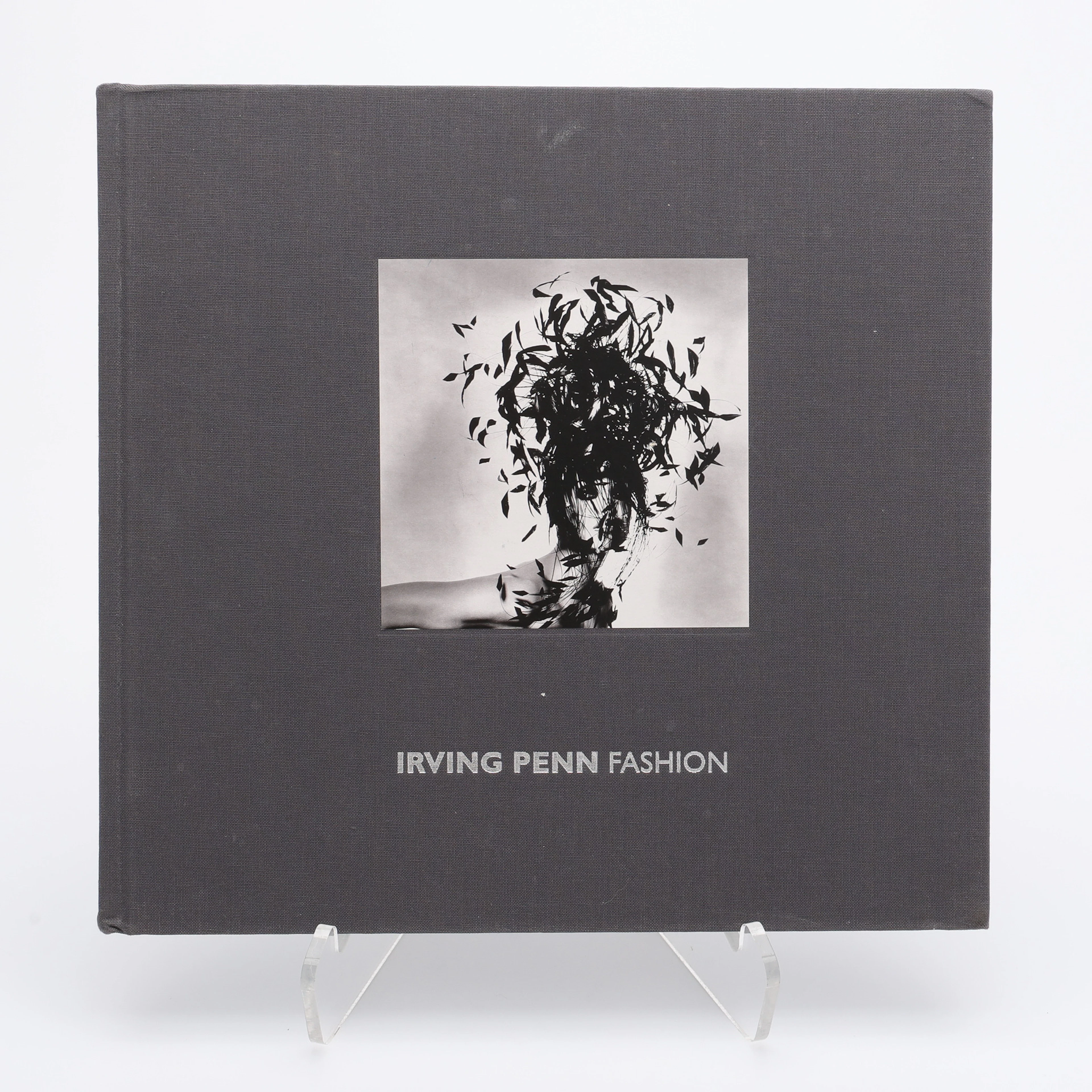 IRVING PENNS UTSTÄLLNINGSBOK "FASHION", 2017.