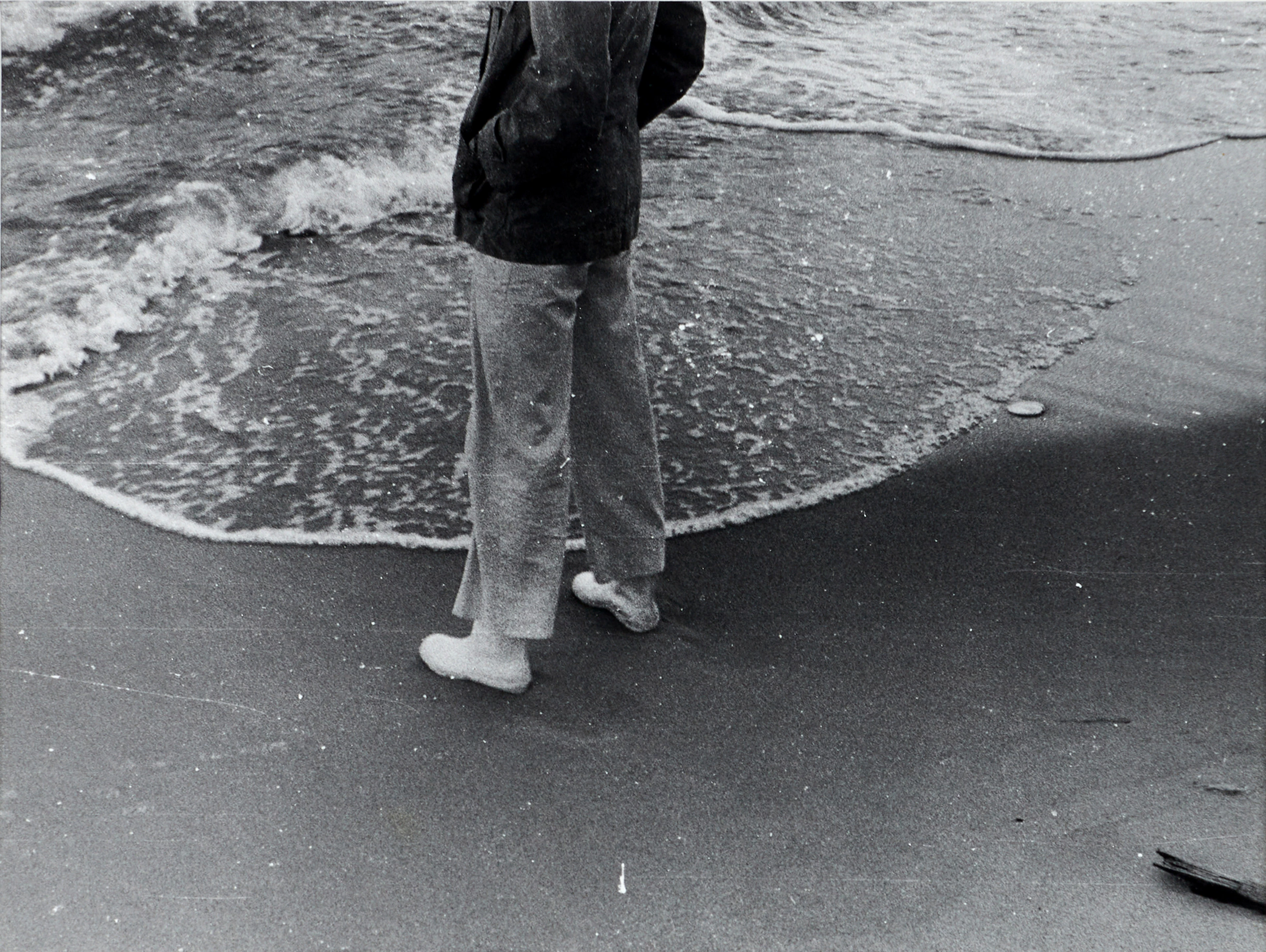 OLA BILLGREN (Sverige, 1940-2001), Vid strandkanten, sv/v fotografi.