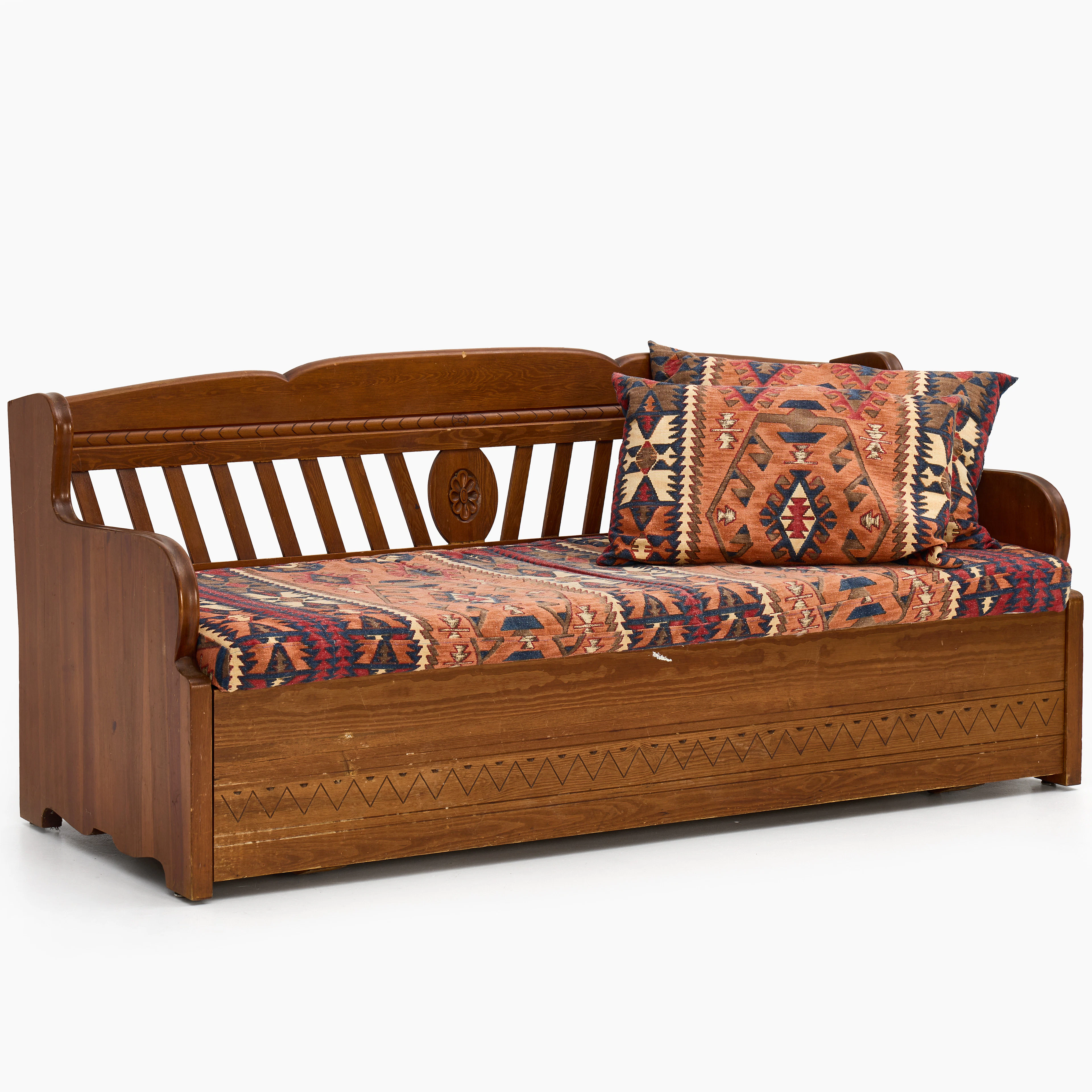 SOFFA, sportstugemöbel, furu, skuren dekor, 1920/30-tal. Lös sittdyna