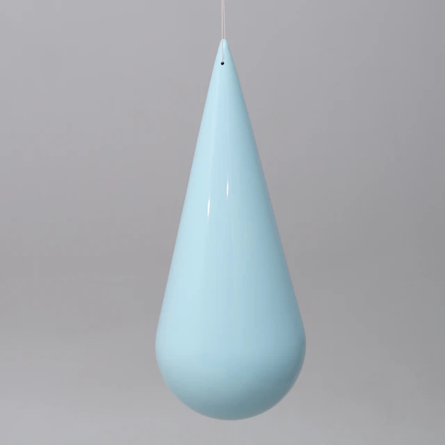 STINA EBERS 1962-2025. SKULPTUR, BEMÅLAT POLYMERMATERIAL, DROPPE, O. 2000.