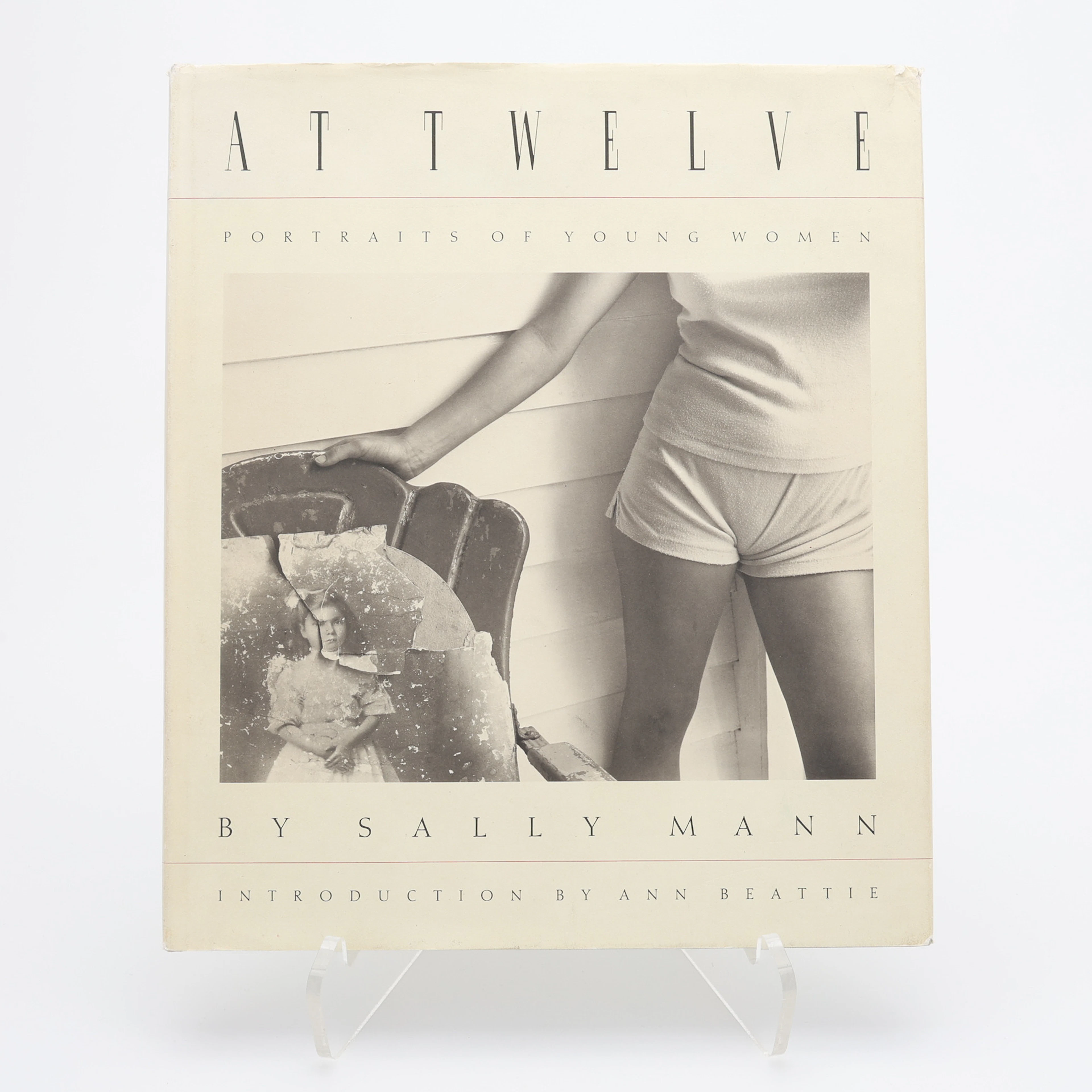 FOTO. DEN AMERIKANSKE FOTOGRAFEN SALLY MANNS "AT TWELVE: PORTRAITS