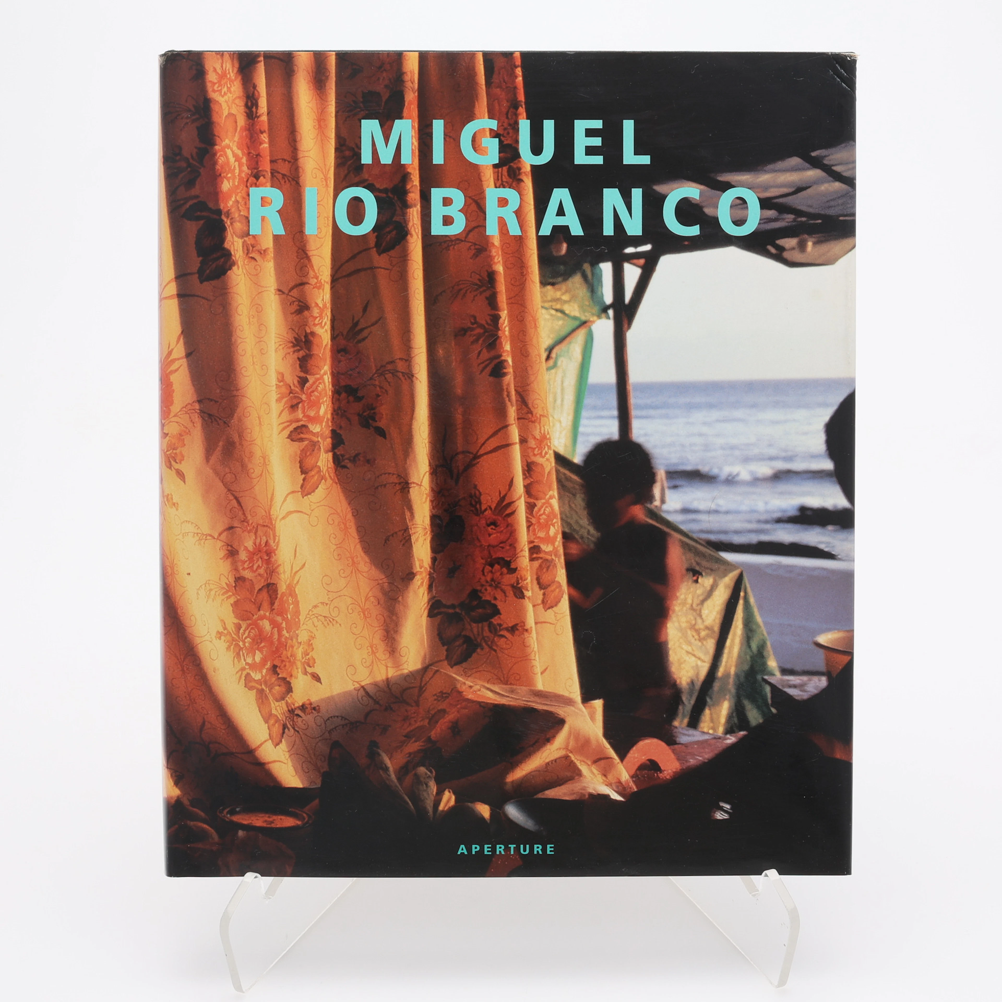 FOTO. DEN BRASILIANSKE FOTOGRAFEN MIGUEL RIO BRANCOS APERTURE-MONOGRAFI