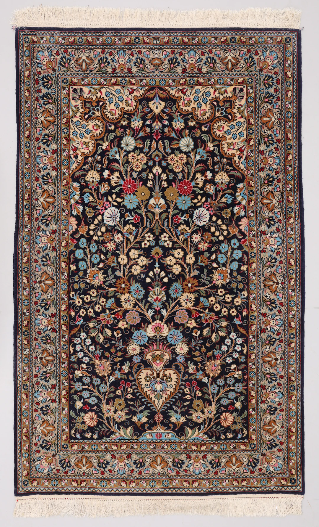 MATTA, ULL PÅ BOMULL, MED SILKESINSLAG, GHOM, IRAN, OLD, CIRKA 173X108 CM.
