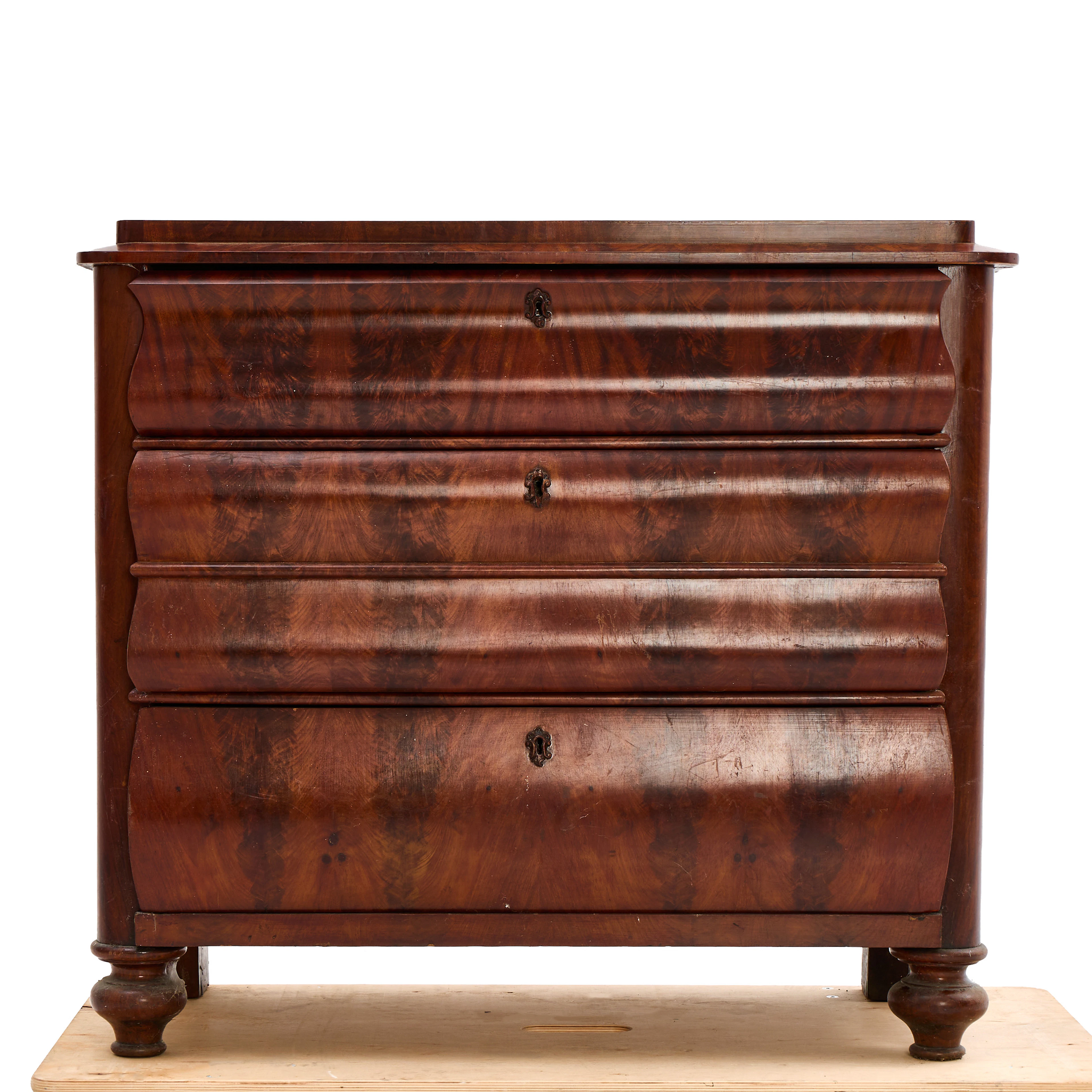 BYRÅ, 1800-talets mitt, senempire, mahogny.