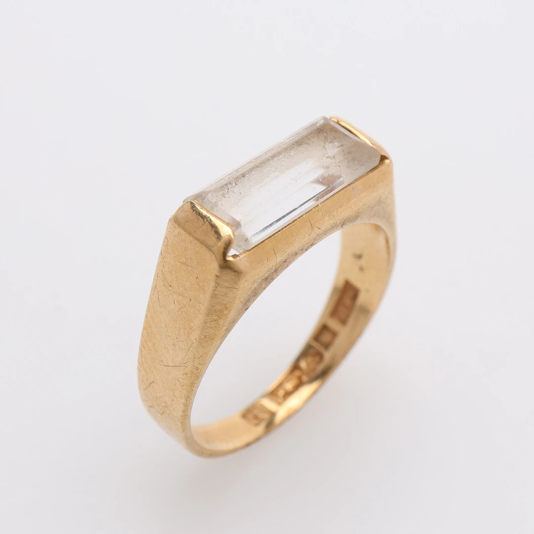 RING, 18K GULD & BERGKRISTALL, TOTAL VIKT 3,6 GRAM.