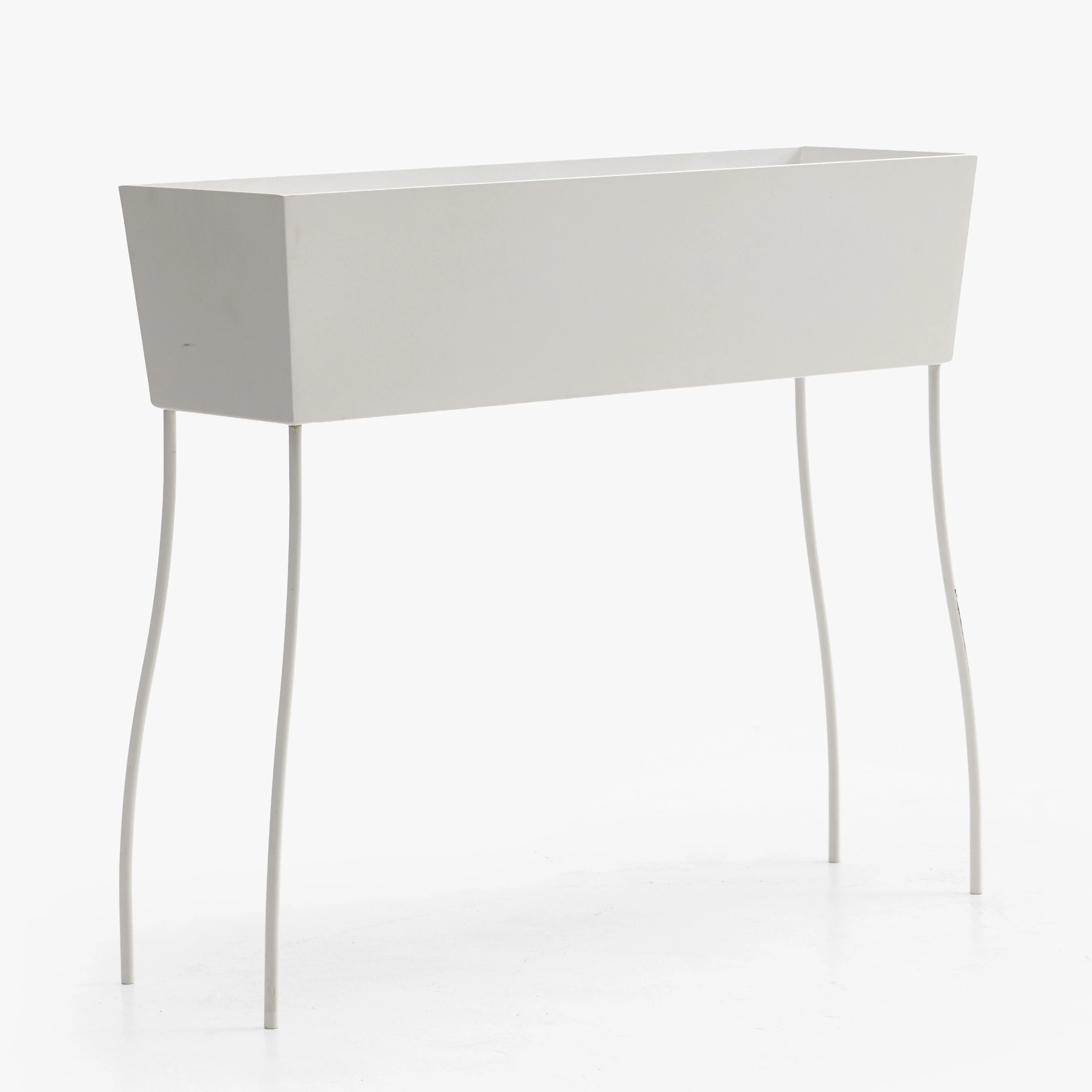 BLOMBORD, vitlackerad metall, Offecct, etikettmärkt, 2000-tal.