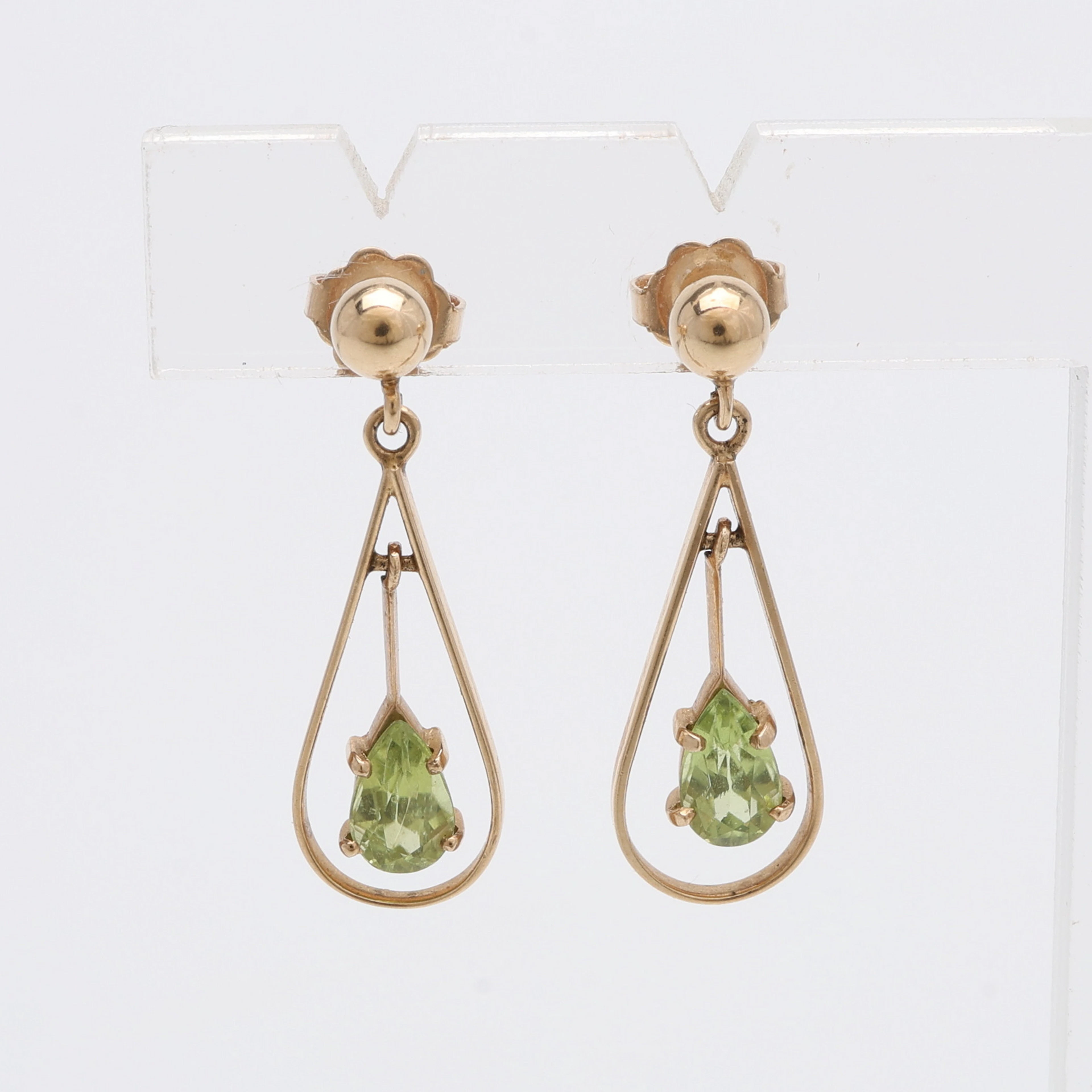 ÖRHÄNGEN, ETT PAR, 14K GULD & PERIDOTER, TOTALT 2,3 GRAM.