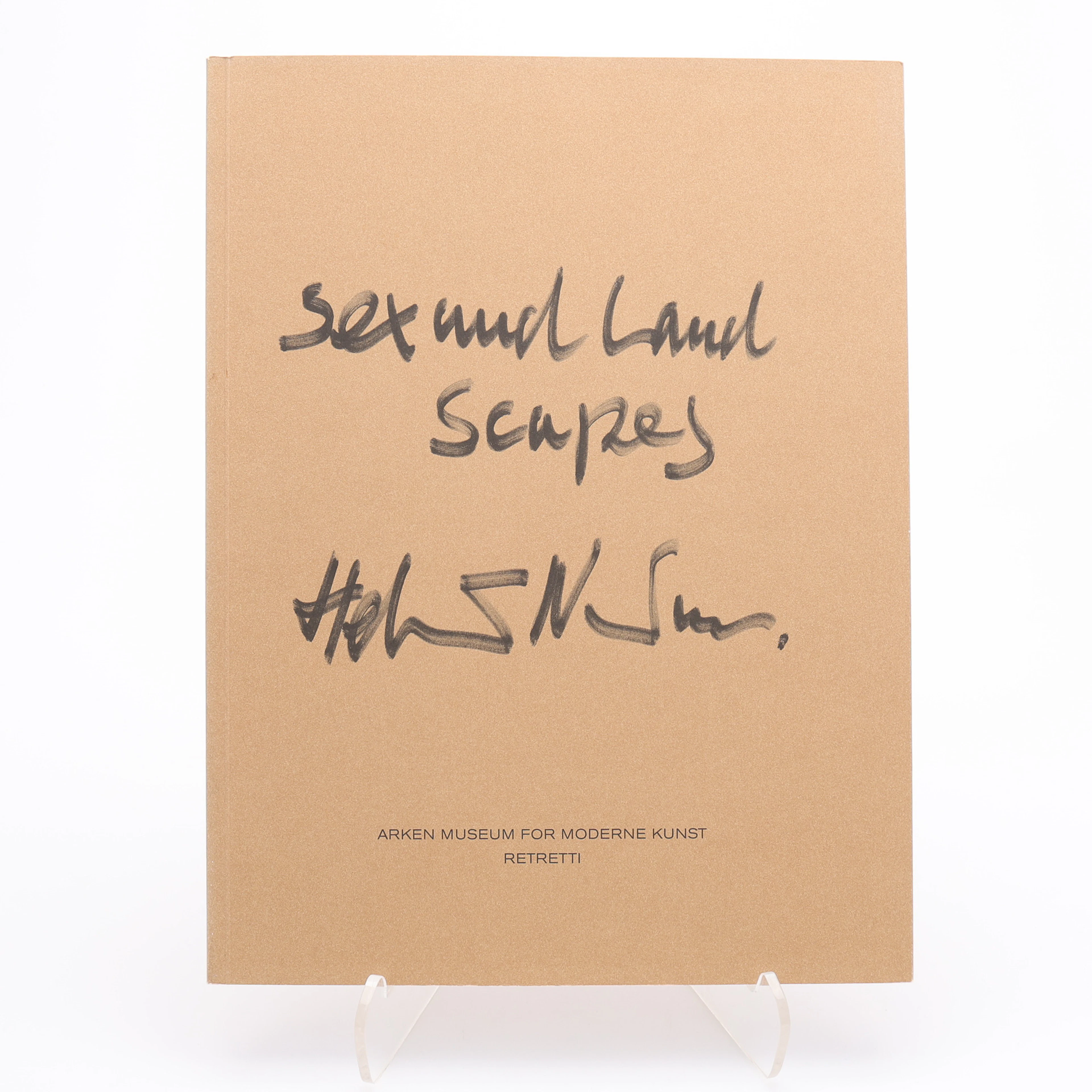 HELMUT NEWTONS UTSTÄLLNINGSBOK "SEX AND LANDSCAPES", 2004.