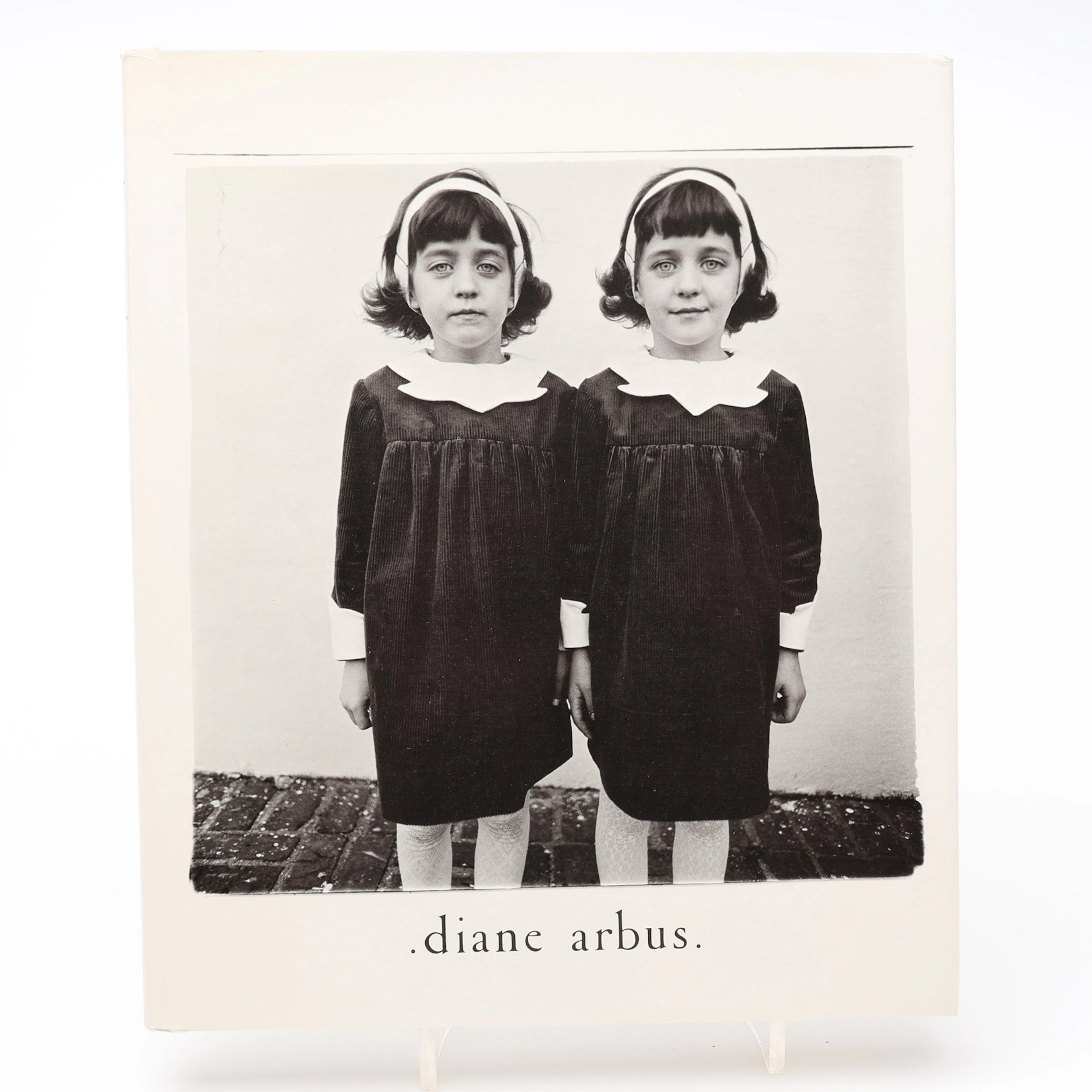 FOTO. DEN AMERIKANSKA FOTOGRAFEN DIANE ARBUS BERÖMDA APERTURE-MONOGRAFI 1973.