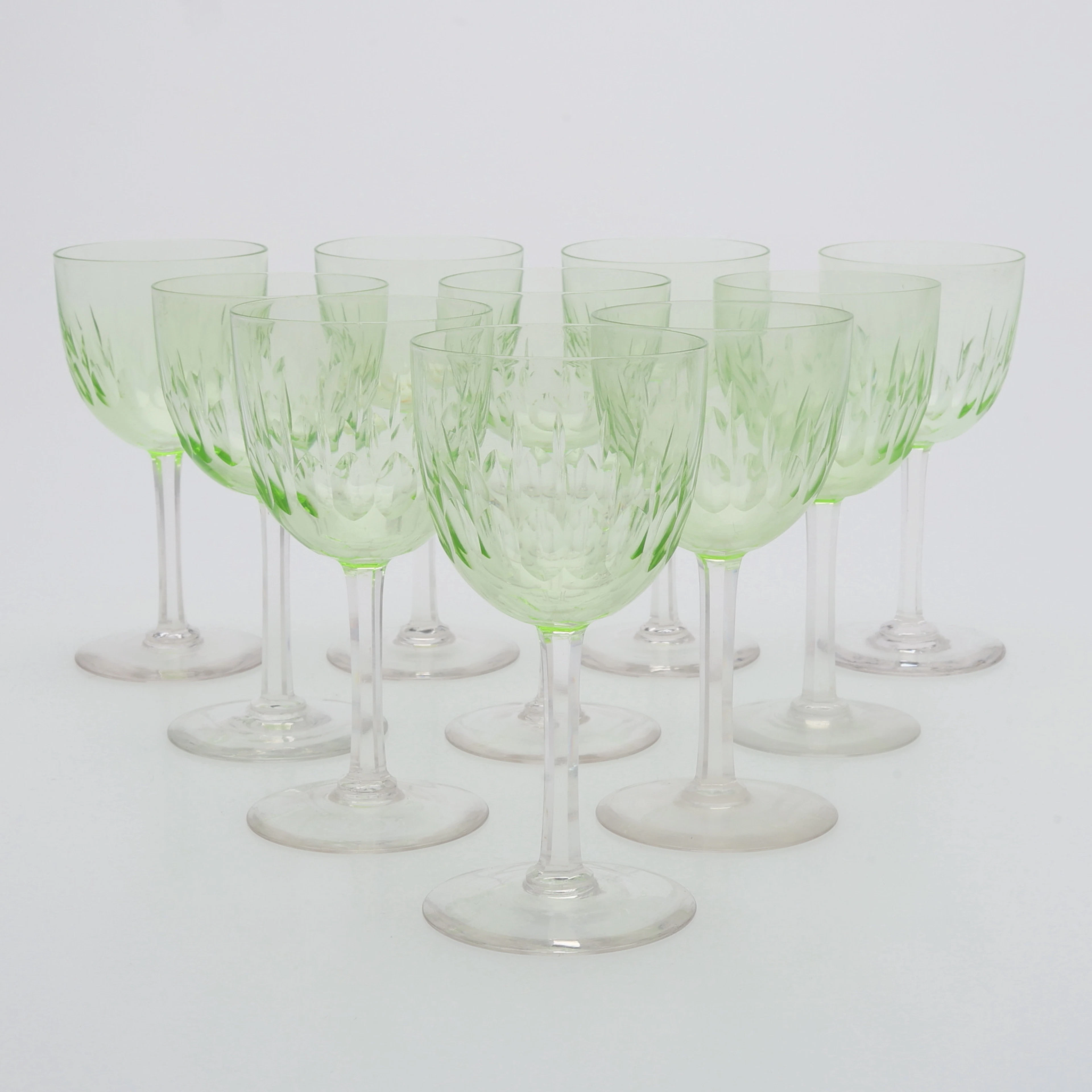 10 LIKÖRGLAS MED KUPPA I URANGLAS, 1900-TAL.
