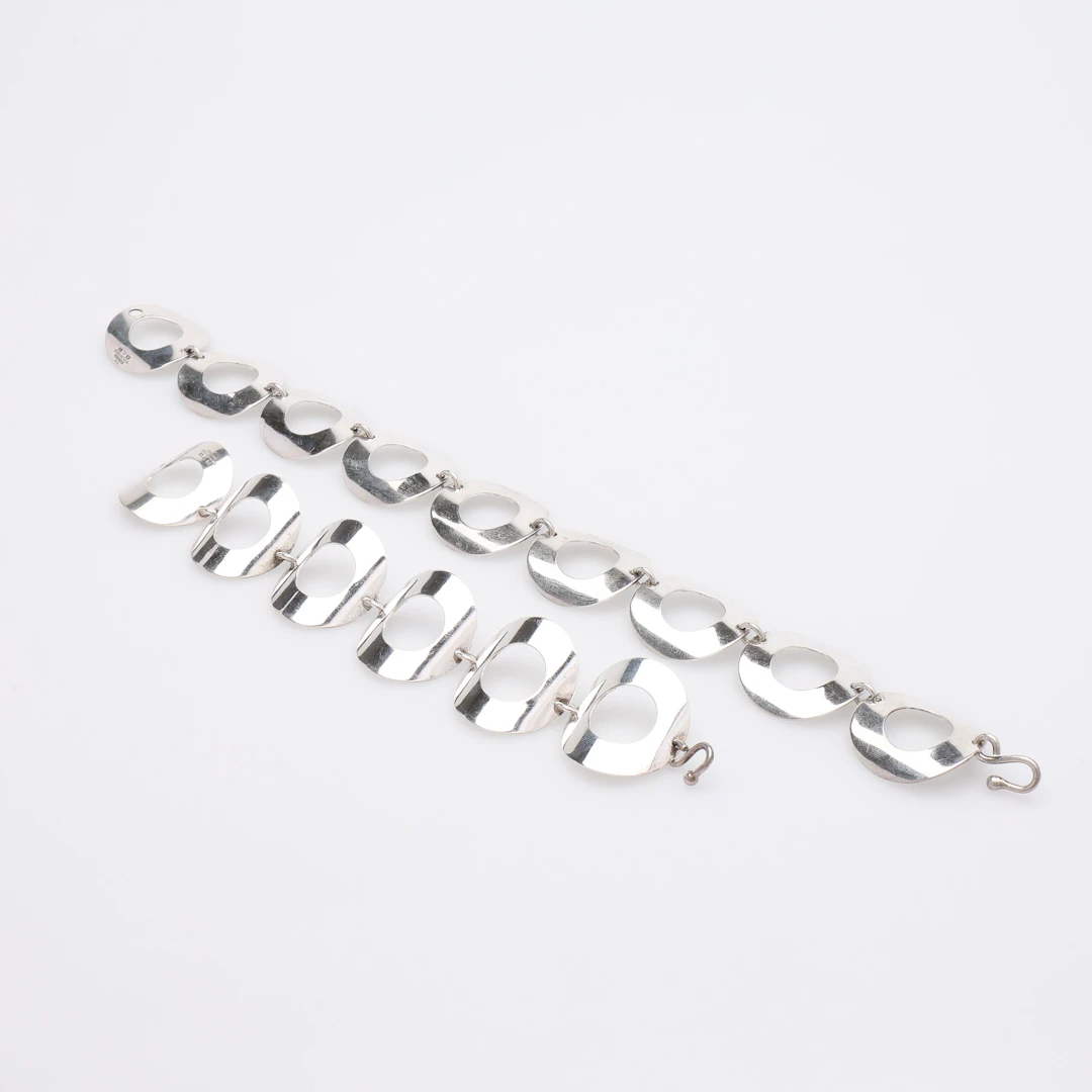 TONE VIGELAND. COLLIER SAMT ARMBAND, STERLINGSILVER, FREDRIKSTAD, NORGE.