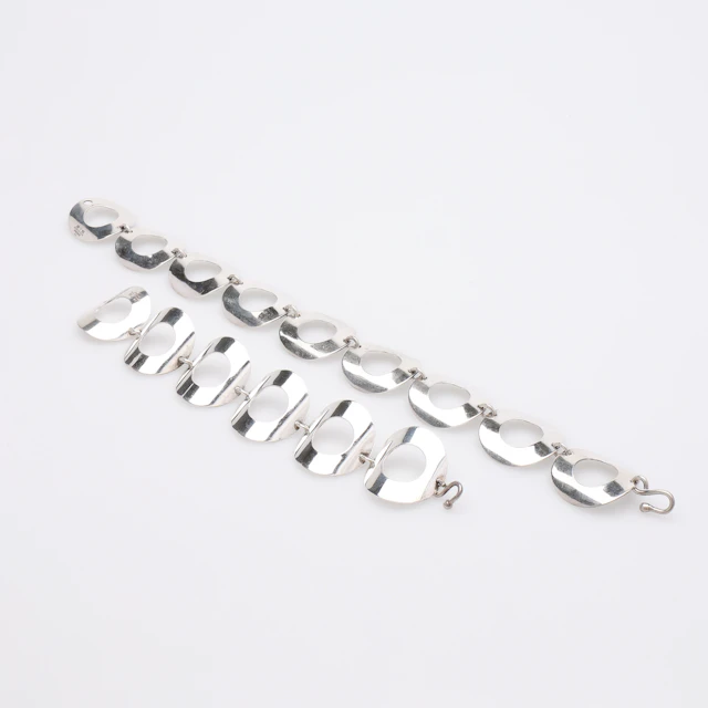 TONE VIGELAND. COLLIER SAMT ARMBAND, STERLINGSILVER, FREDRIKSTAD, NORGE.