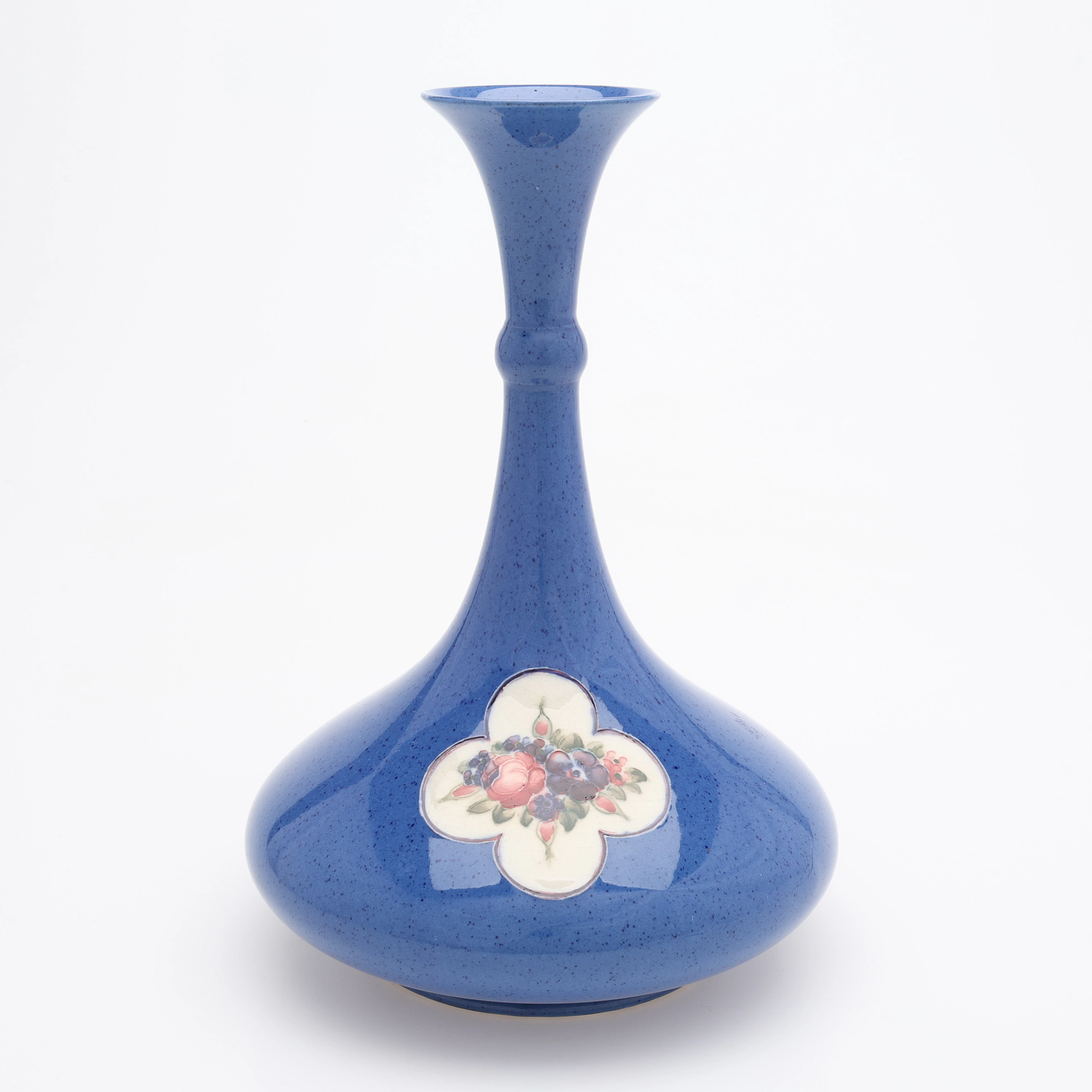 WILLIAM MOORCROFT. VAS, GLASERAT & EMALJERAT LERGODS, ENGLAND, 1900-TALETS