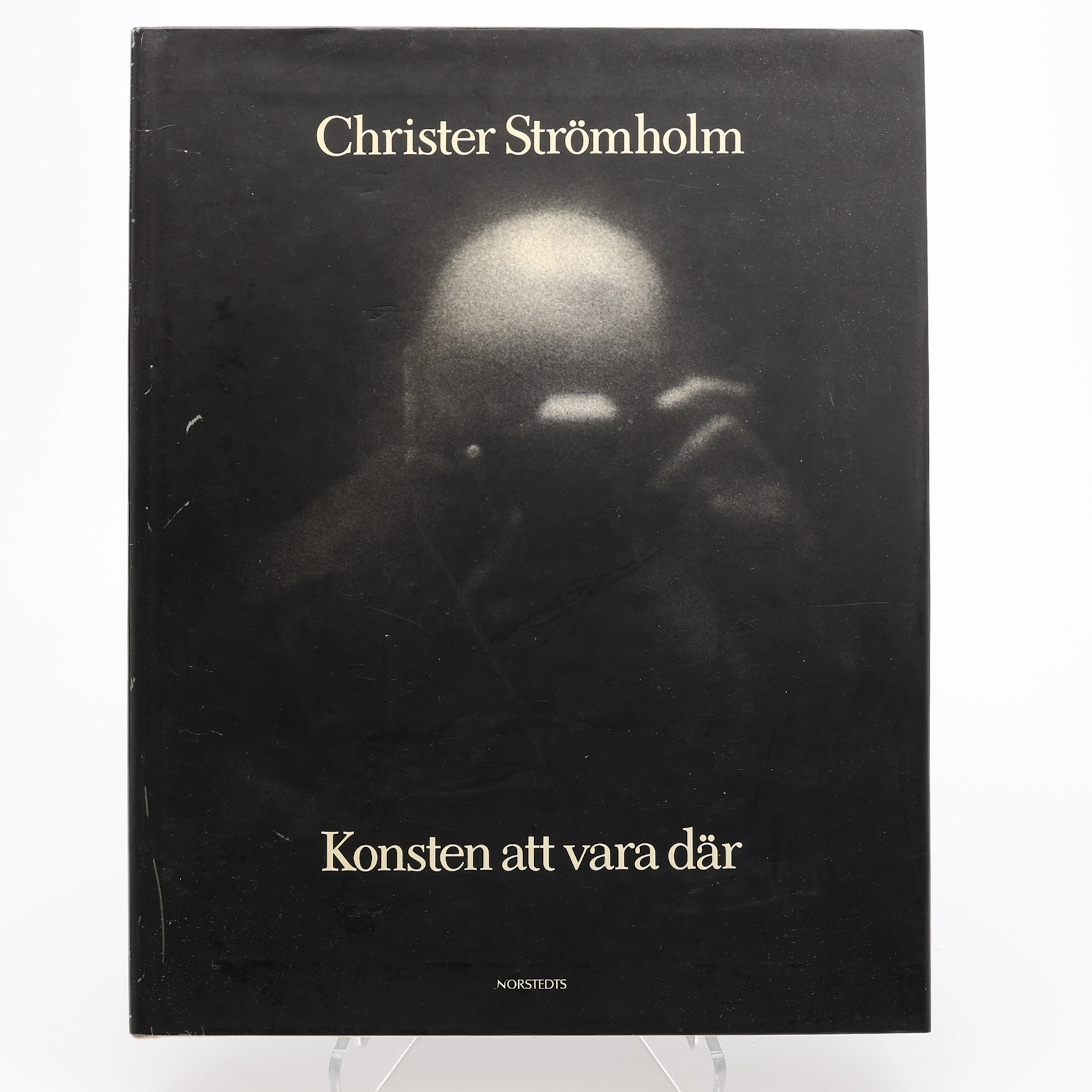 FOTO. ETT FINT EXEMPLAR AV CHRISTER STRÖMHOLMS KONSTEN ATT VARA DÄR I.