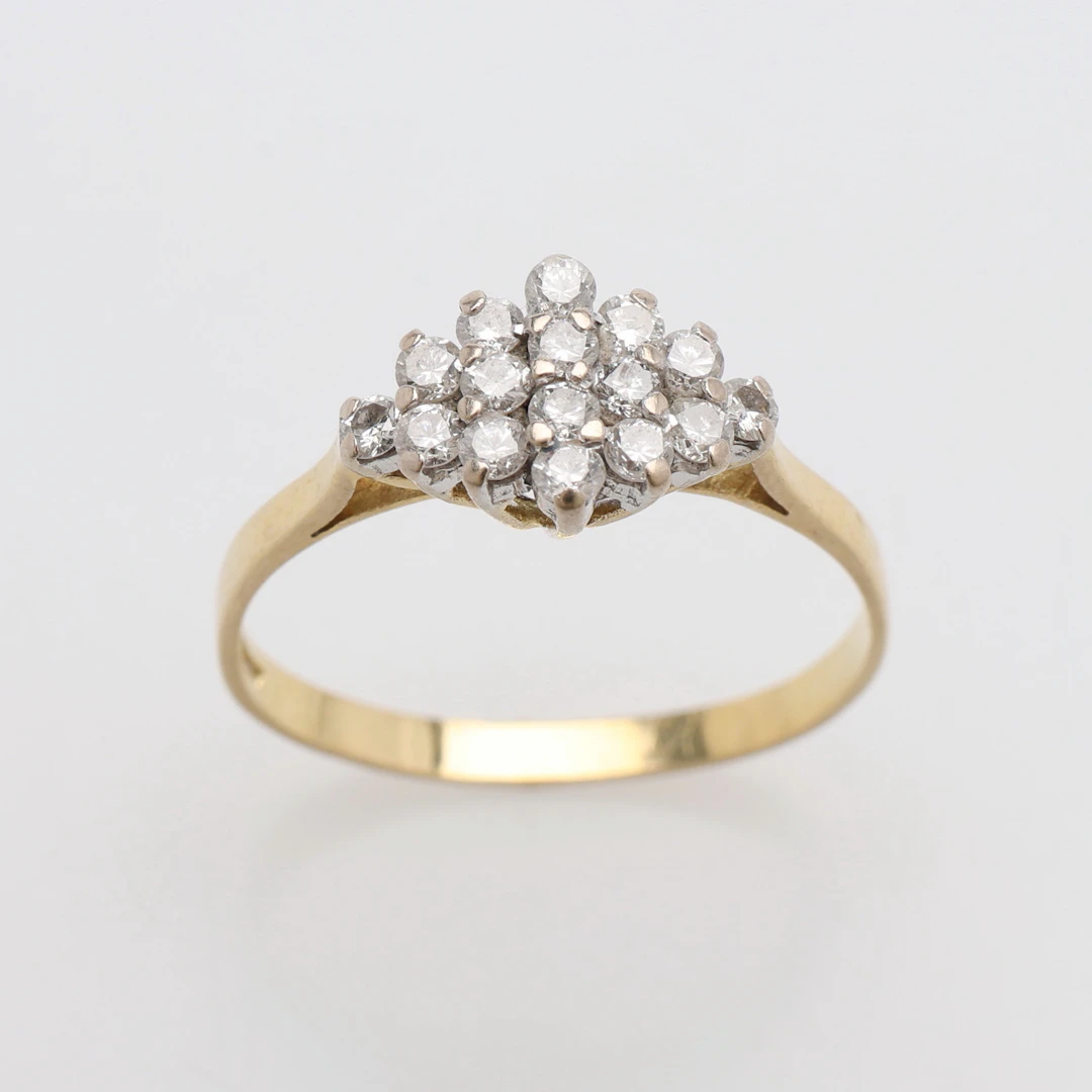 RING, 18K GULD & 16 ST SMÅ GAMMALSLIPADE DIAMANTER, BIRMINGHAM, 1983, 2,3 GRAM.
