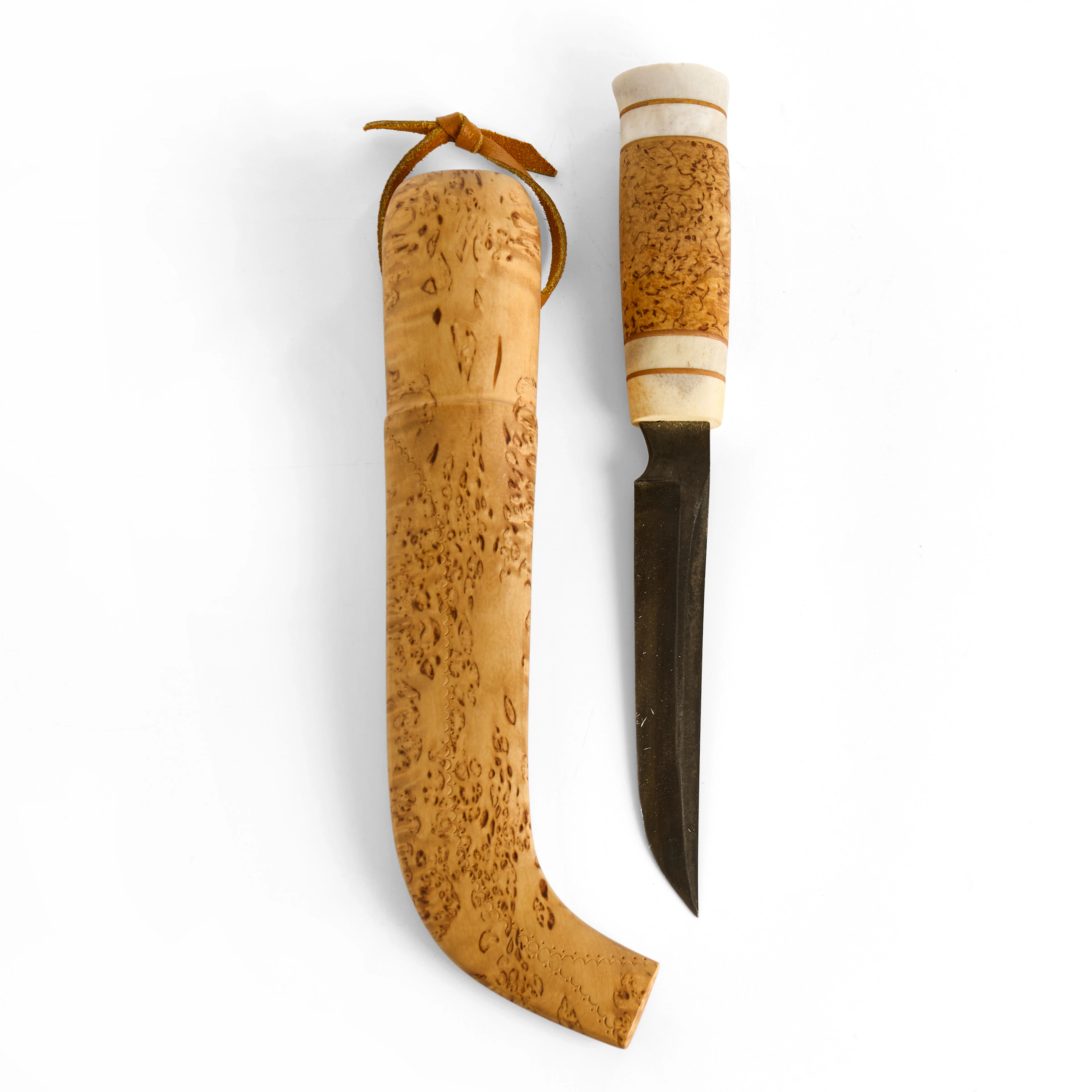 PAUL SUND. kniv, sameslöjd, masurbjörk, 1900-tal. Signerad P.S.