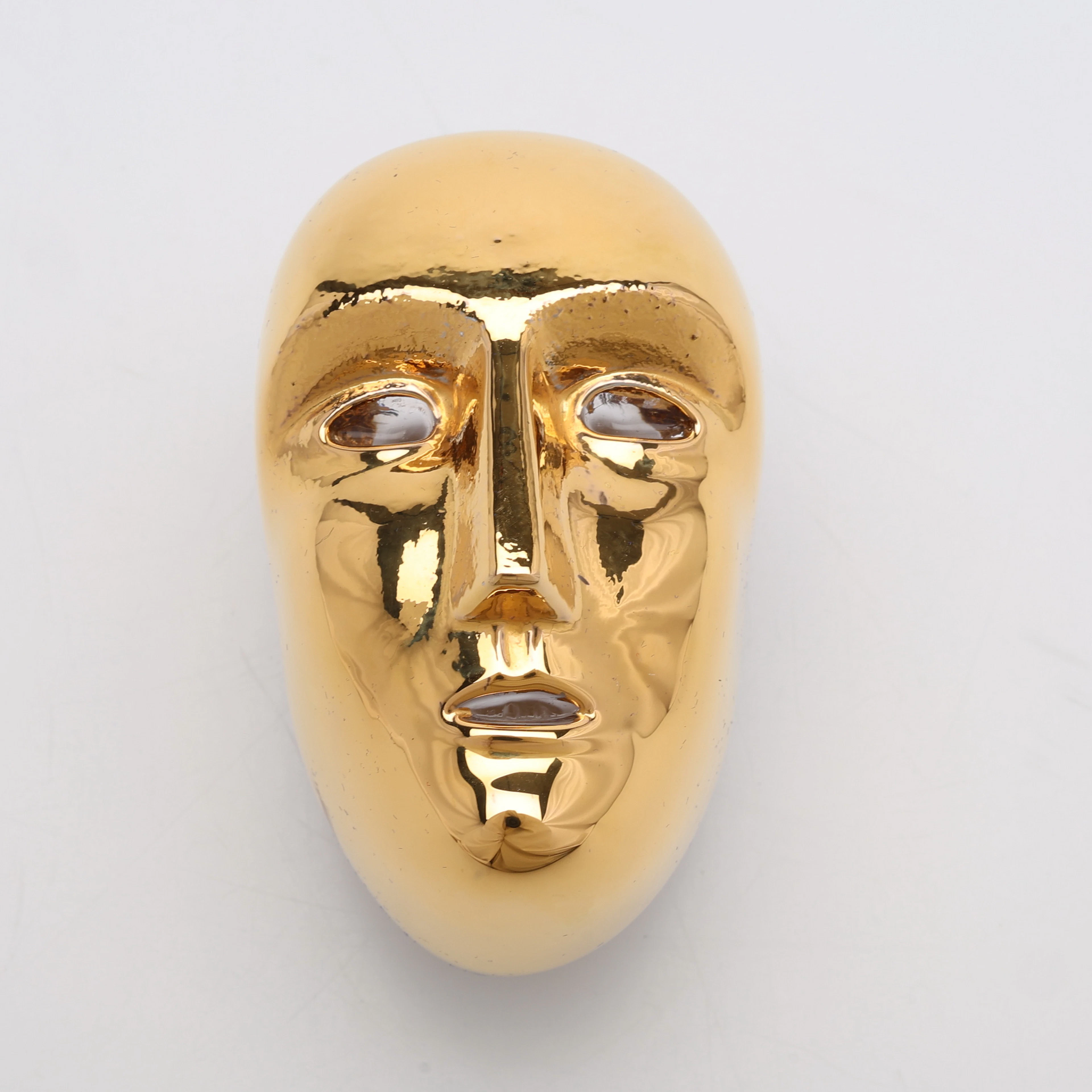 BERTIL VALLIEN. SKULPTUR, BRAINS, "EVERYTHING IS BETTER WHEN WE DANCE"