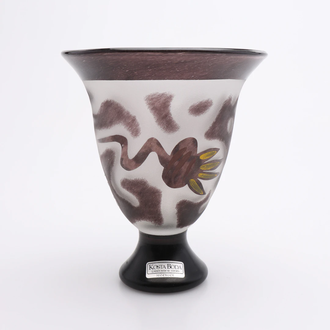 ULRICA HYDMAN-VALLIEN. VAS, ÖVERFÅNG, KOSTA BODA ARTISTS COLLECTION.
