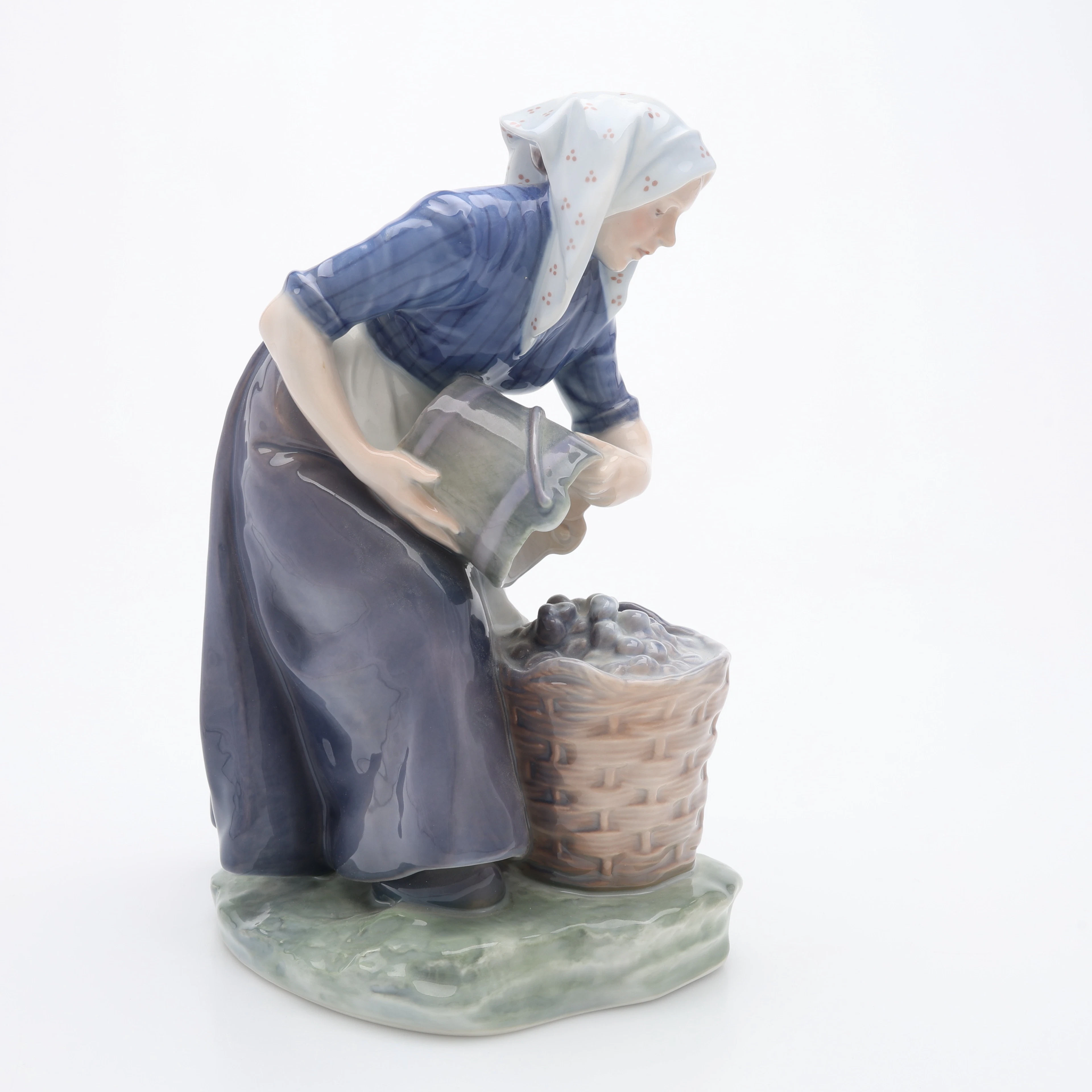 FIGUR, OSTRONPLOCKERSKA, ROYAL COPENHAGEN.