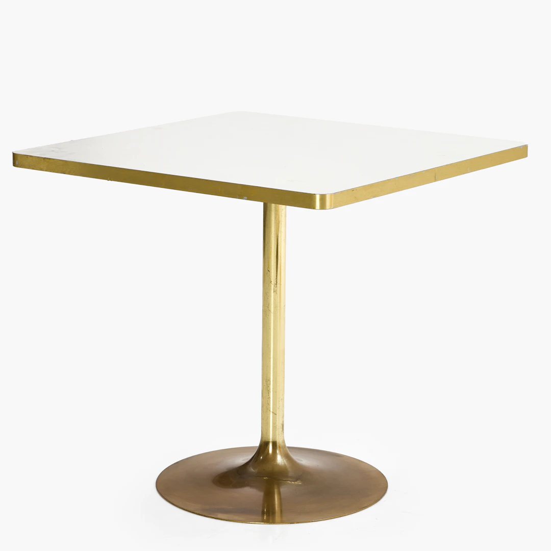 CAFÉBORD, skiva med vitt laminat, fot samt skivans list i metall, 2000-tal.