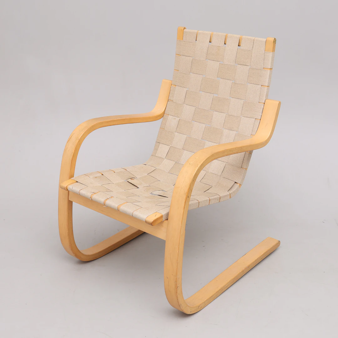 ALVAR AALTO. FÅTÖLJ, MODELL 406, ARTEK, FINLAND.