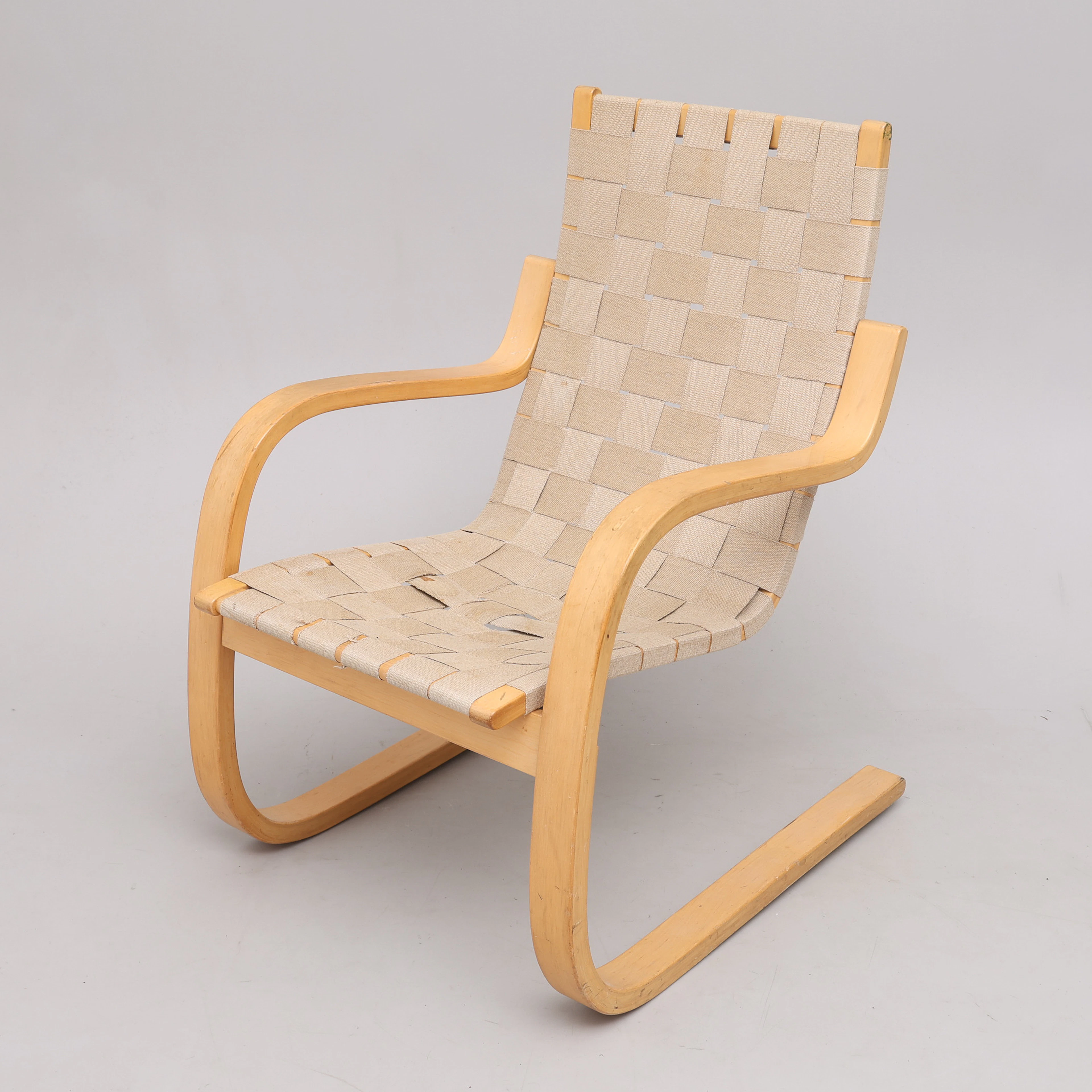 ALVAR AALTO. FÅTÖLJ, MODELL 406, ARTEK, FINLAND.