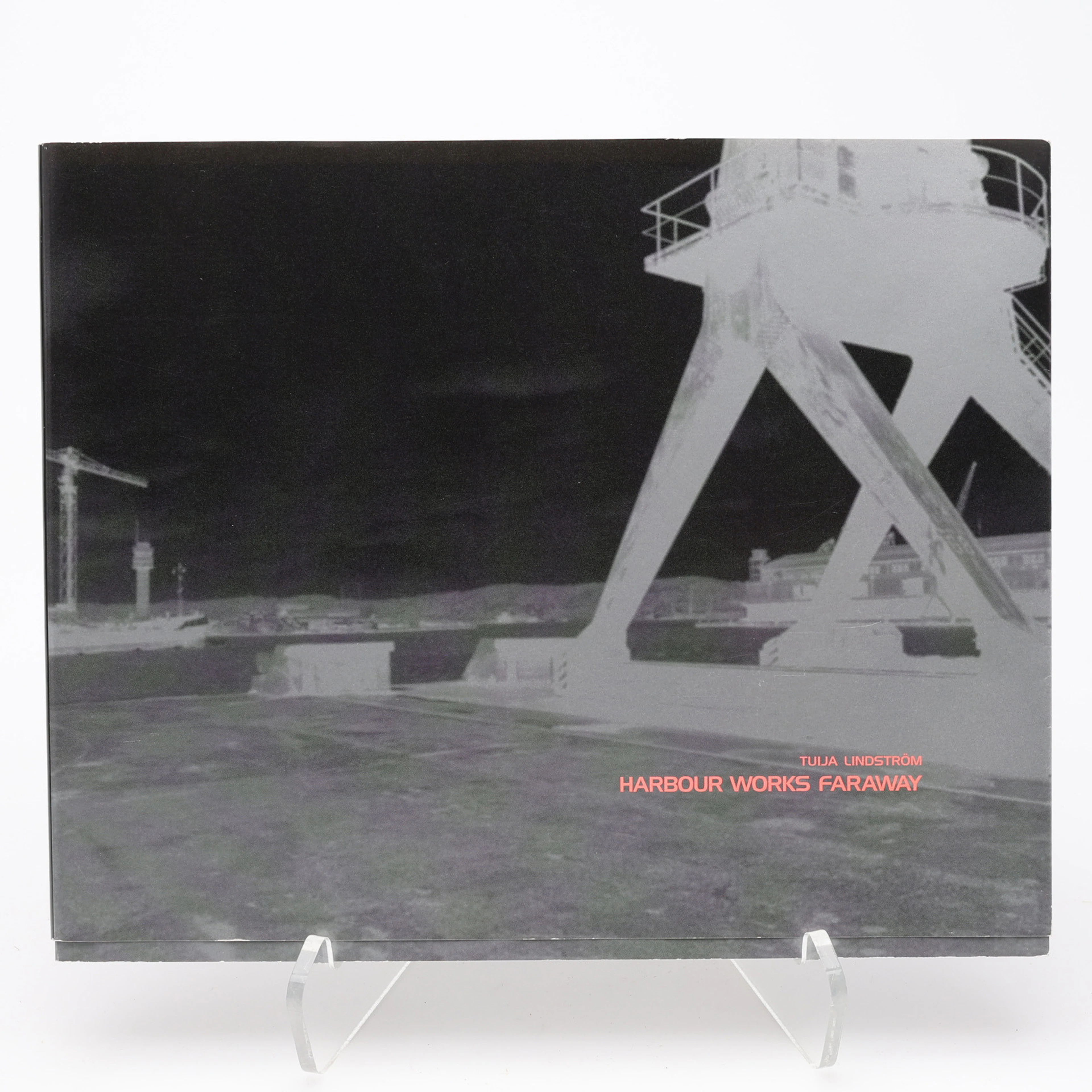 FOTO. TUIJA LINDSTRÖMS HARBOUR WORKS, FARAWAY 1998.