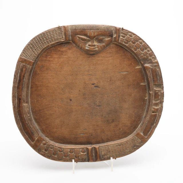 OPON IFÁ / DIVINATION TRAY / SPÅDOMSBRICKA, YORUBA, NIGERIA, 1900-TALETS