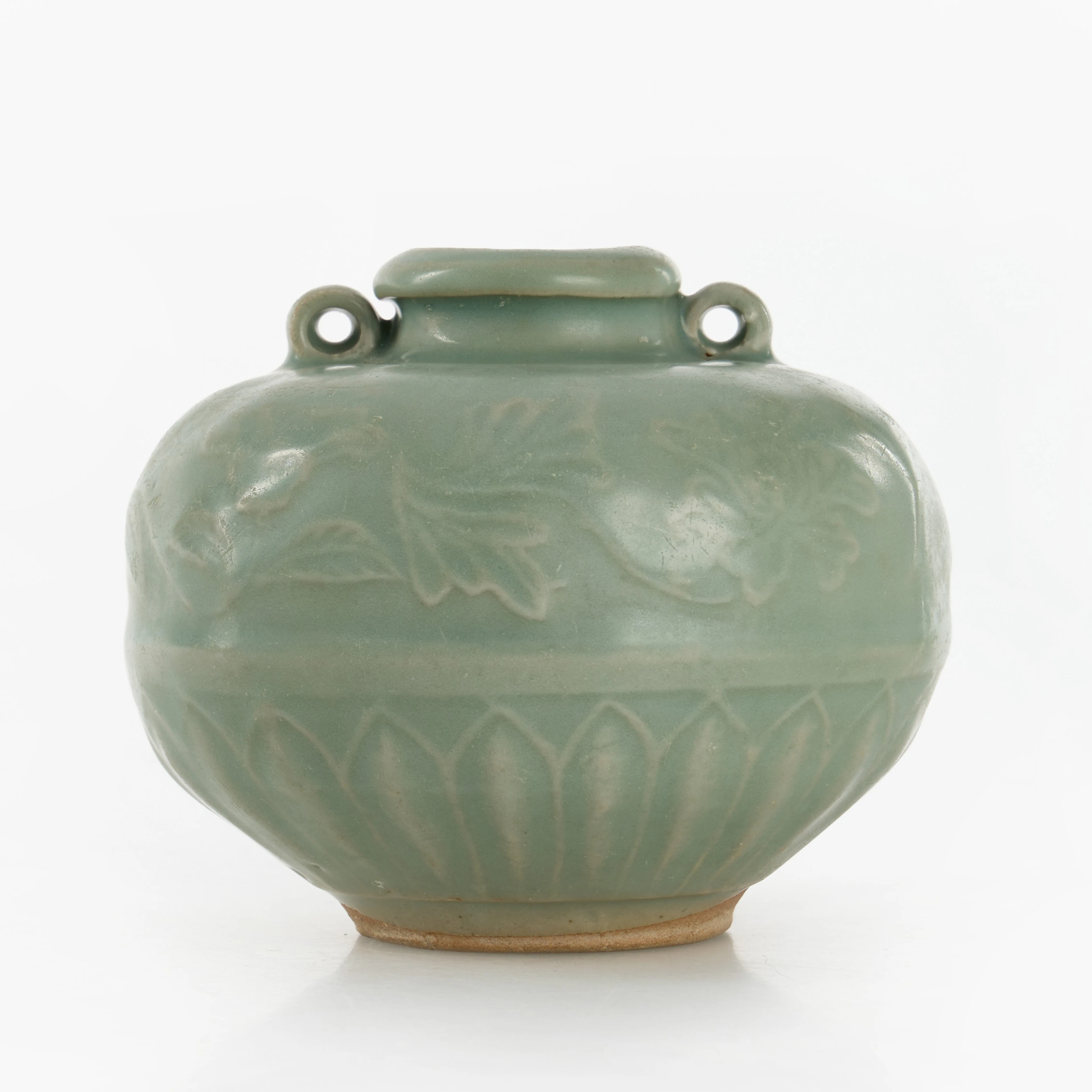 VAS, stengods, Kina, Longquan, celadon med dekor i relief av blommor