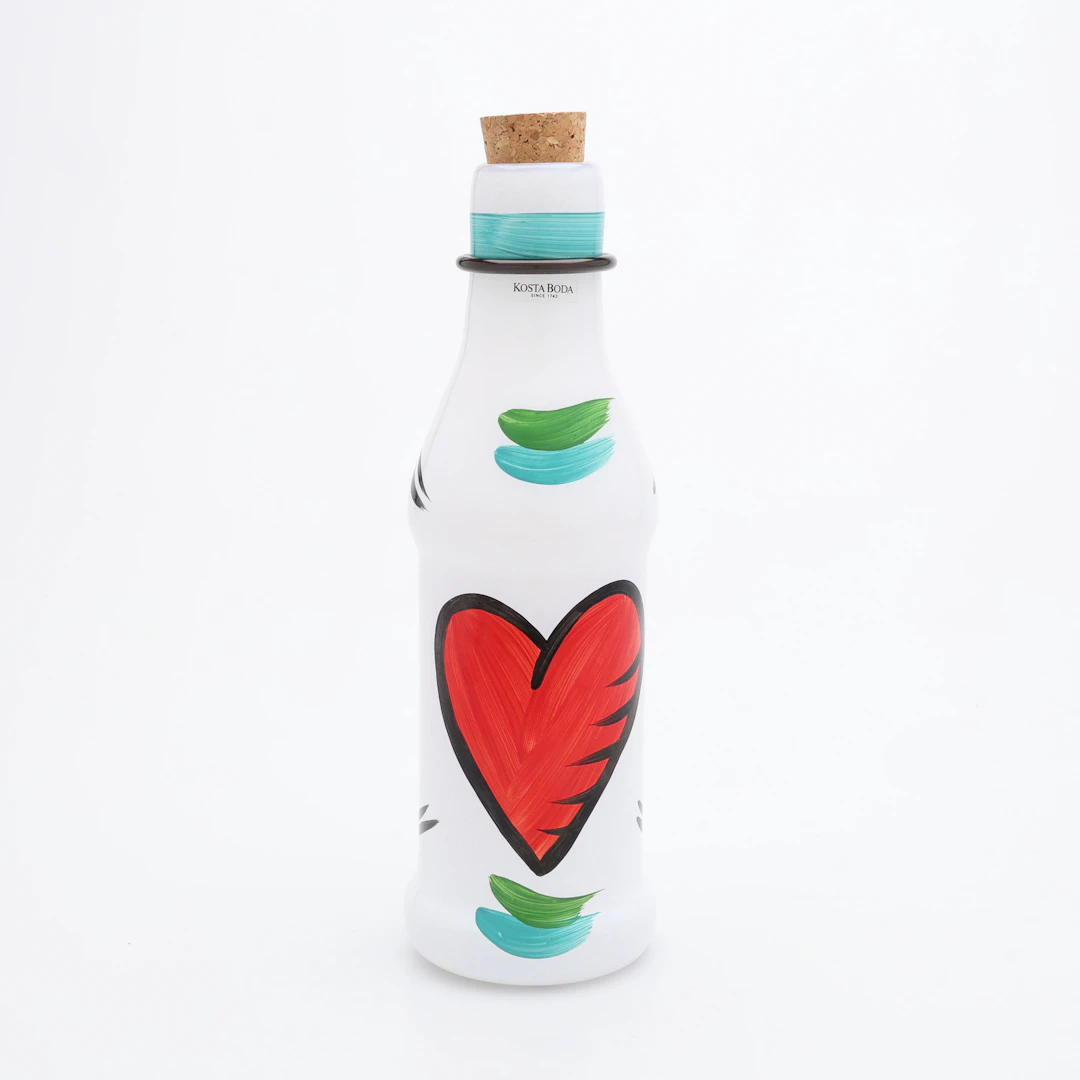 ULRICA HYDMAN-VALLIEN. KARAFF MED PROPP "PET HEARTS", KOSTA BODA LIMITED