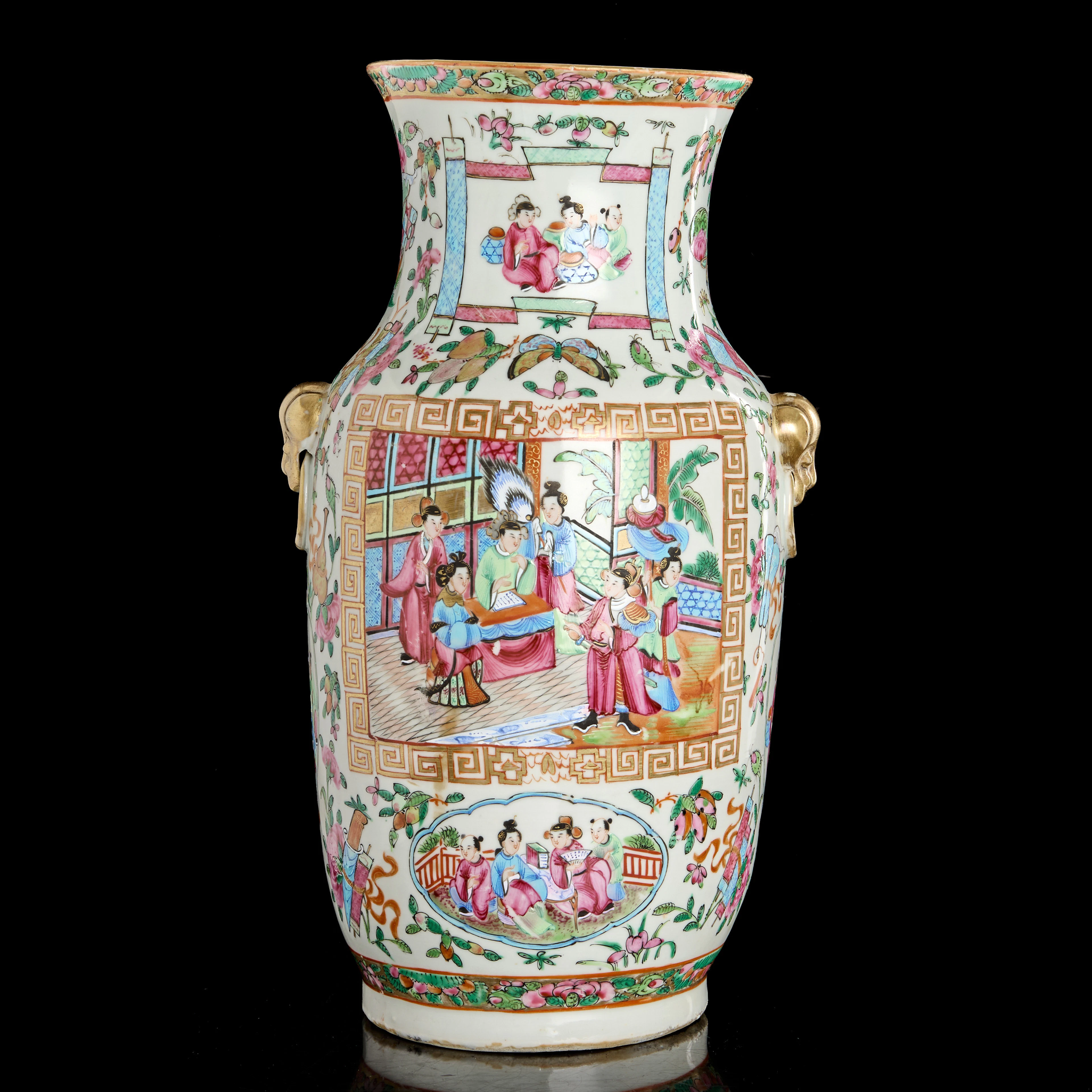 VAS, Kina, Kanton, 1800-tal, dekor i famille rosefärger av figurscener