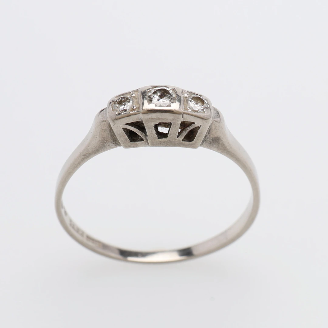 RING, 18K VITGULD & GAMMALSLIPADE DIAMANTER OM SAMMANLAGT 0,12 CT