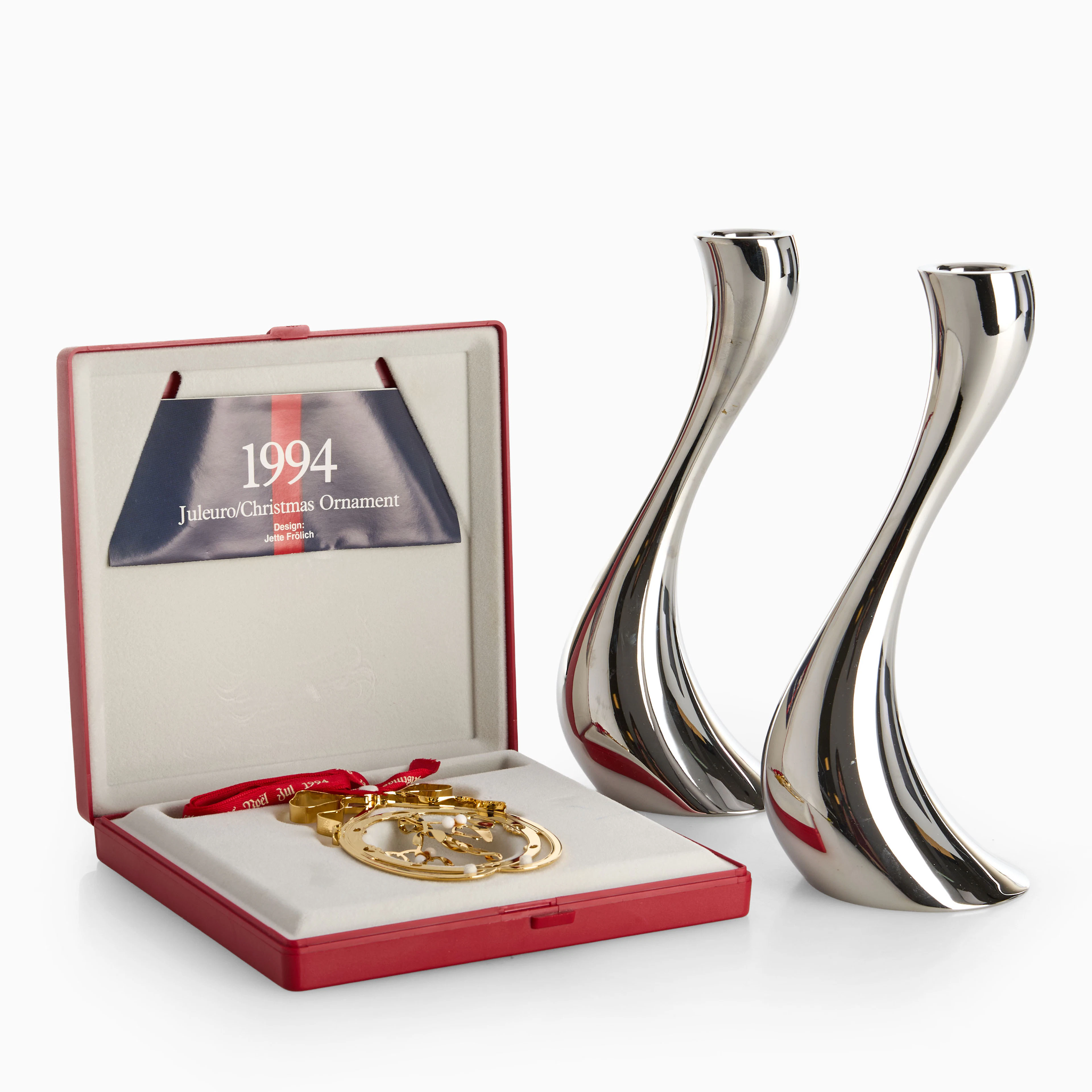 GEORG JENSEN. 3 dlr., bestående av ett par ljusstakar, "Cobra" samt