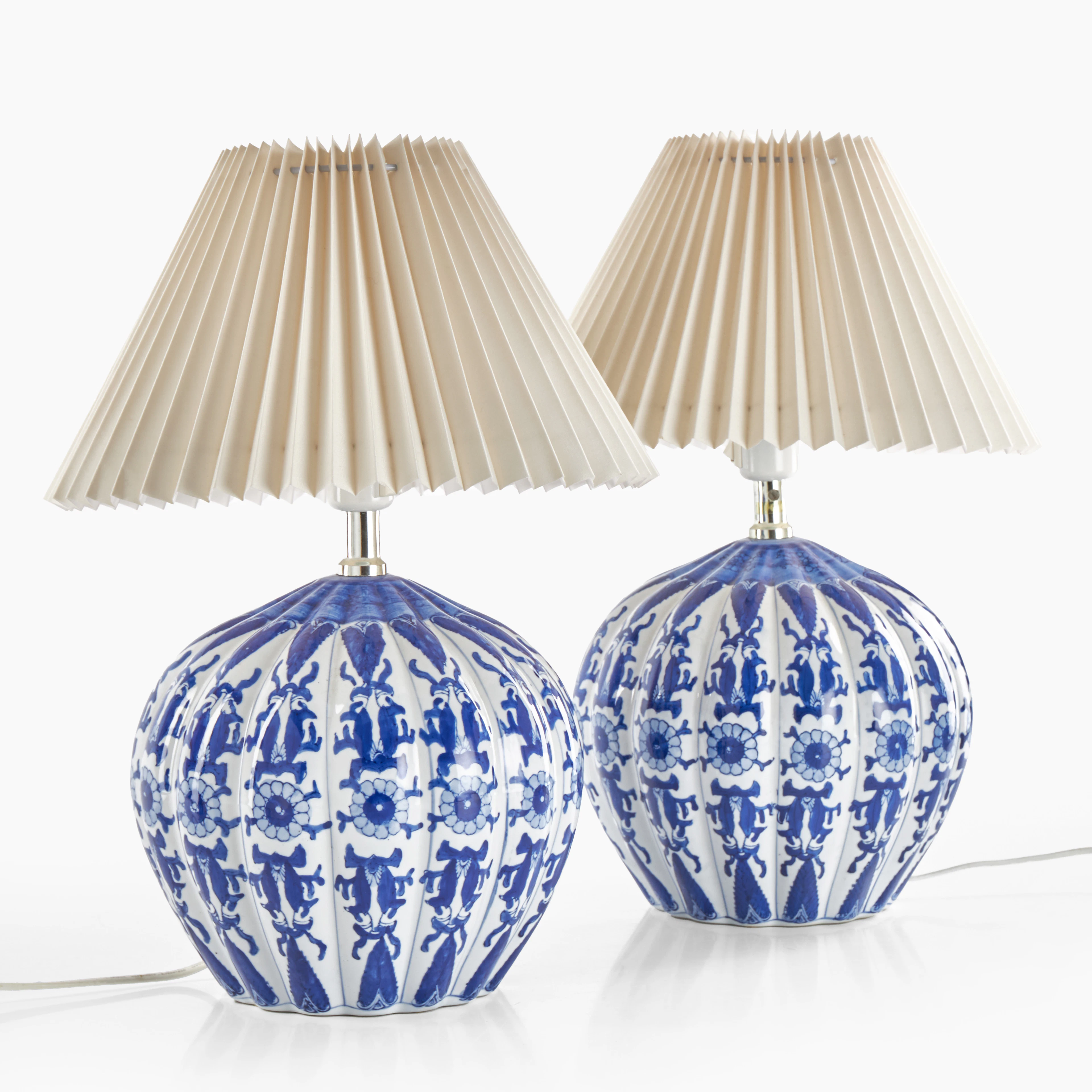 IKEA. BORDSLAMPOR, ett par, underglasyrmålat porslin, enligt uppgift