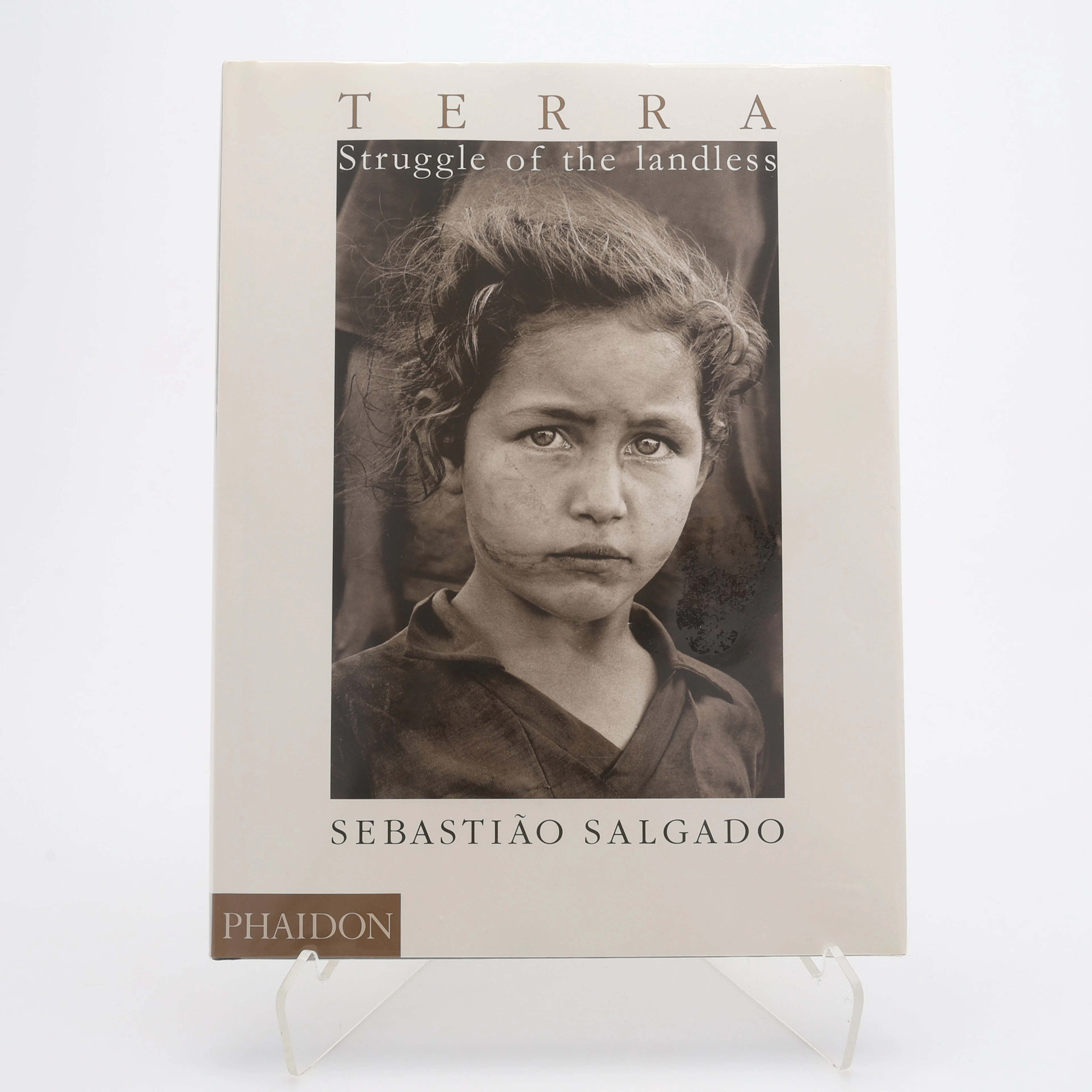SEBASTIÃO SALGADOS "TERRA: STRUGGLE OF THE LANDLESS" I FÖRSTA UPPLAGAN, 1997.
