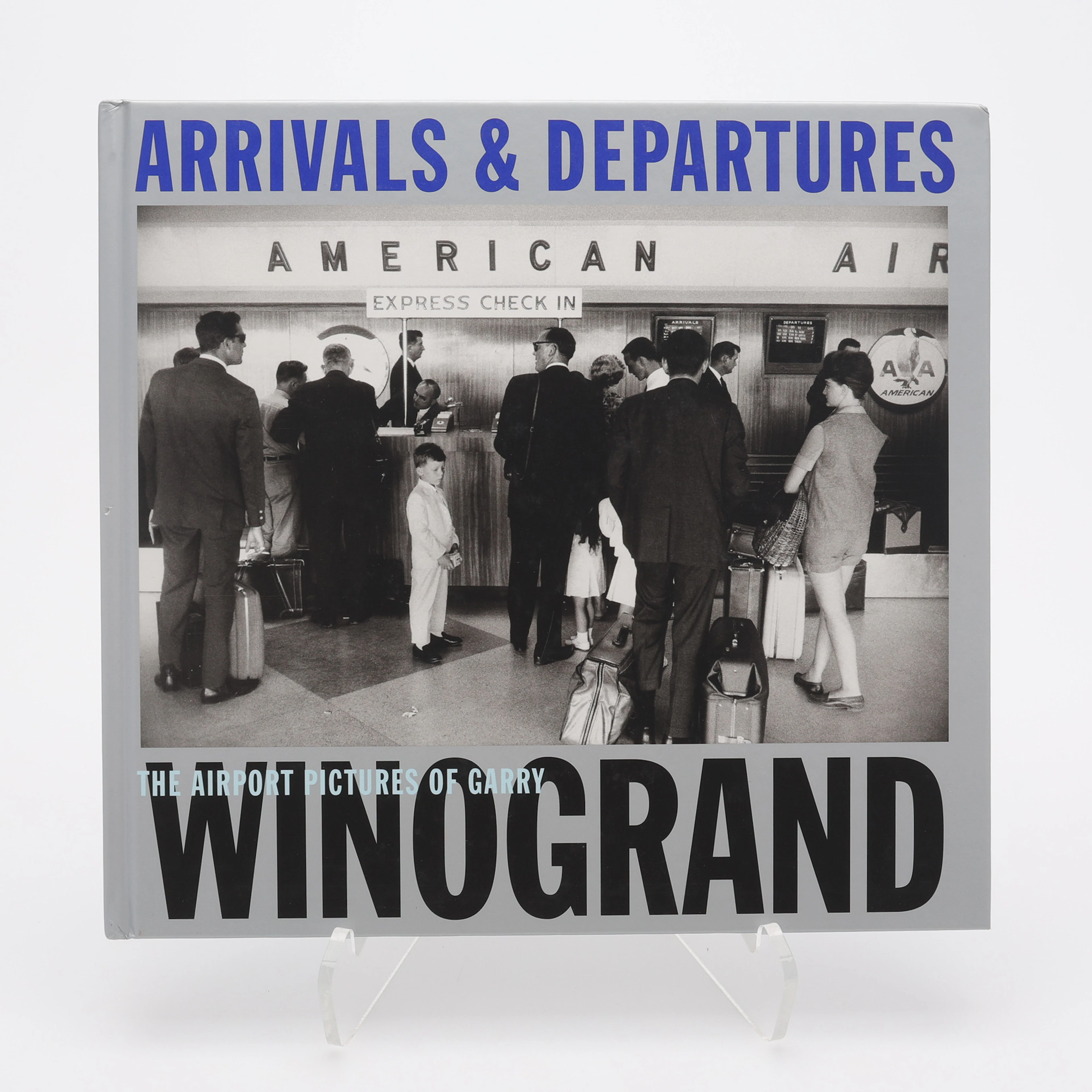 FOTO. DEN AMERIKANSKE FOTOGRAFEN GARRY WINOGRANDS "ARRIVALS & DEPARTURES"