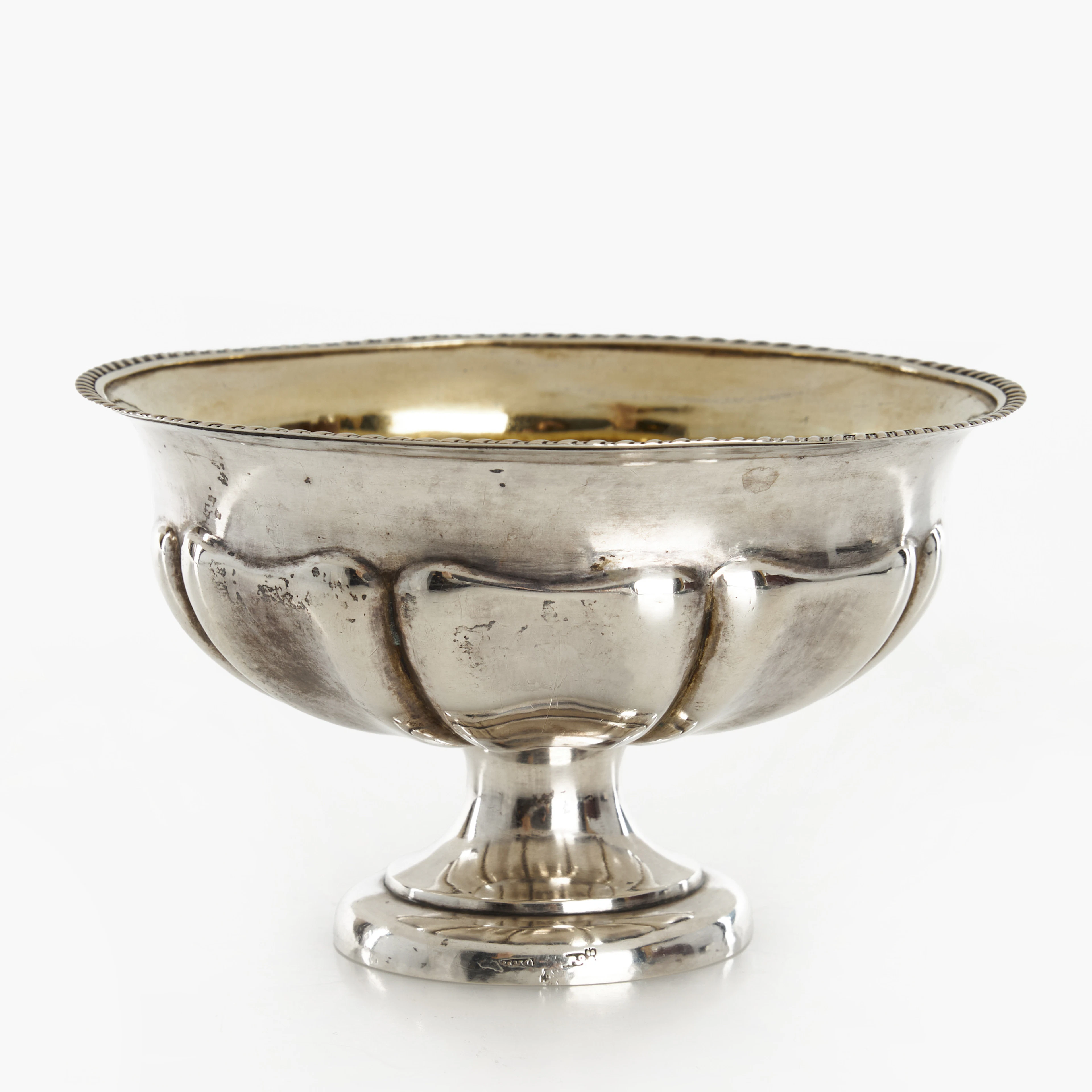 SILVERSKÅL PÅ FOT, troligen 1800-tal, otydliga stämplar.