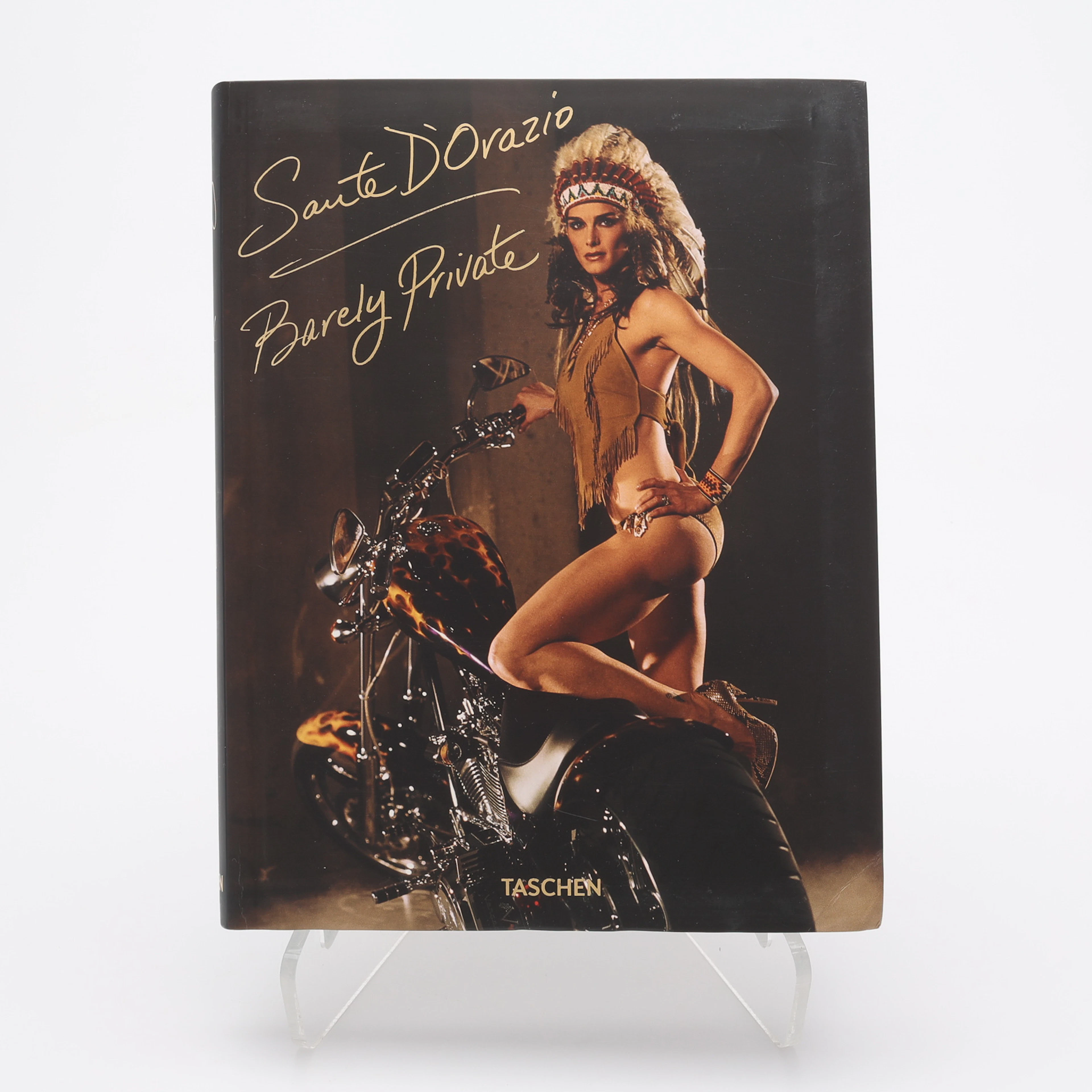 FOTO. DEN AMERIKANSKE FOTOGRAFEN SANTO D'ORAZIOS "BARELY PRIVATE", 2009.